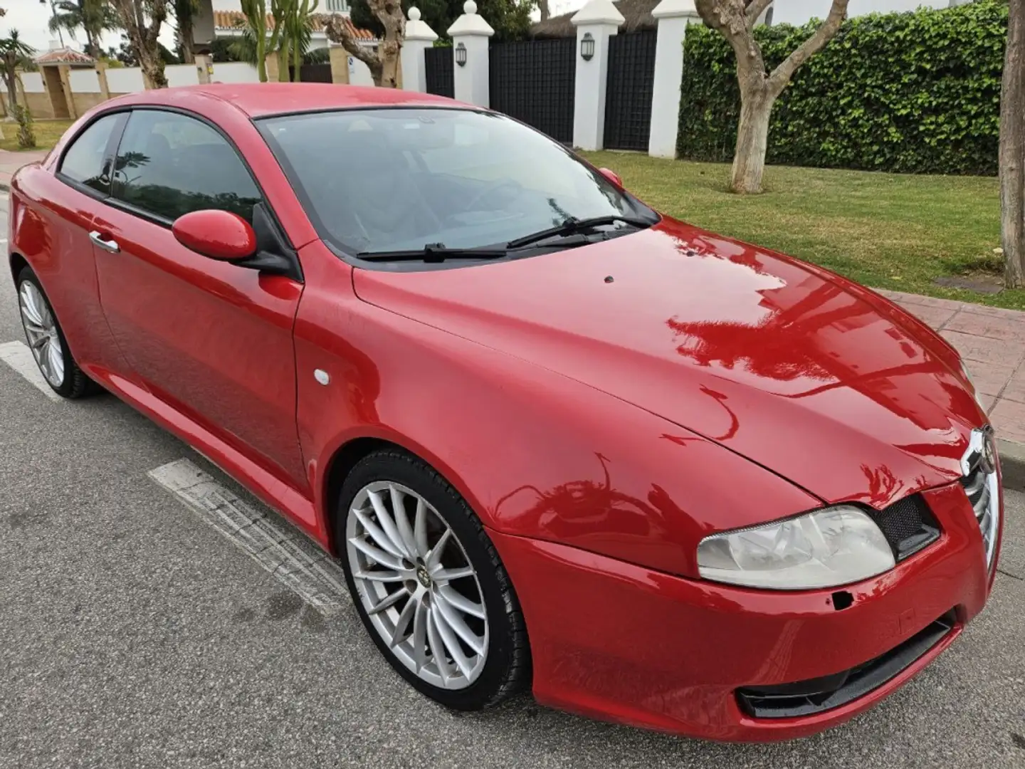 Alfa Romeo GT 1.9JTD Distinctive Rot - 1