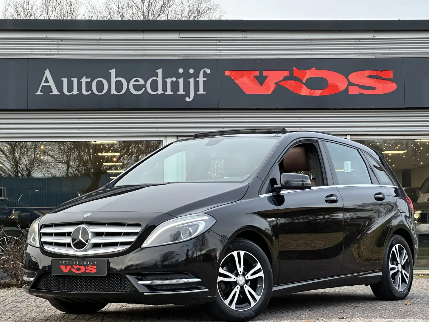 Mercedes-Benz B 180 Ambition | Leder | Navi | Xenon | Trekhaak Noir - 1