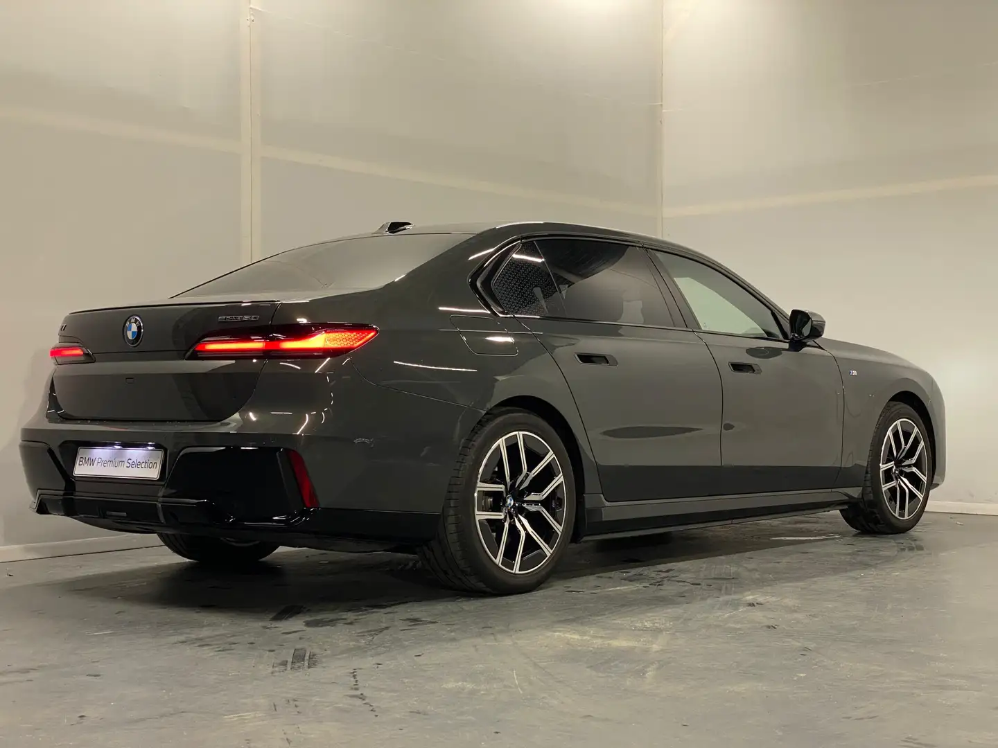 BMW i7 eDrive50 106 kWh | 20" M Aerodynamische Velgen | M Gris - 2