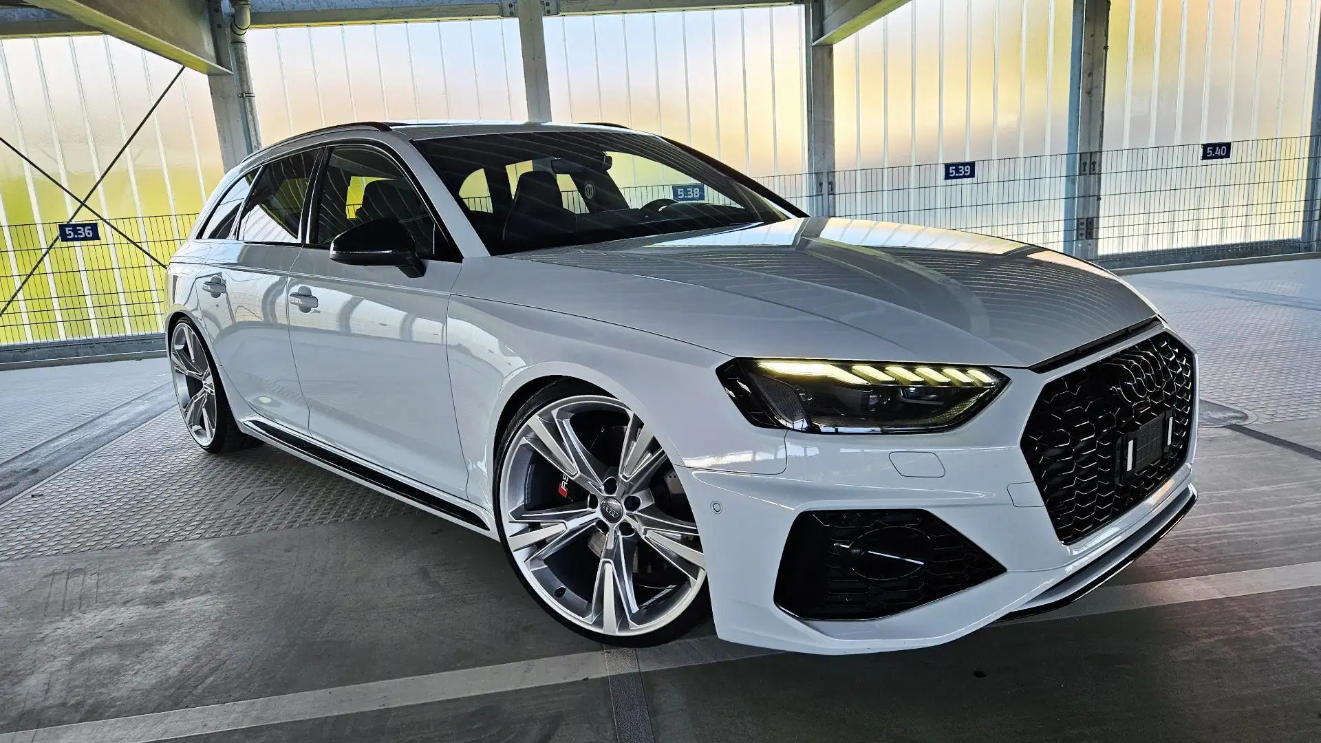 Audi RS4 MATRIX 360'KAM PANO B&O HEAD-UP RS-DYNAMIK 280 GAR Weiß - 1