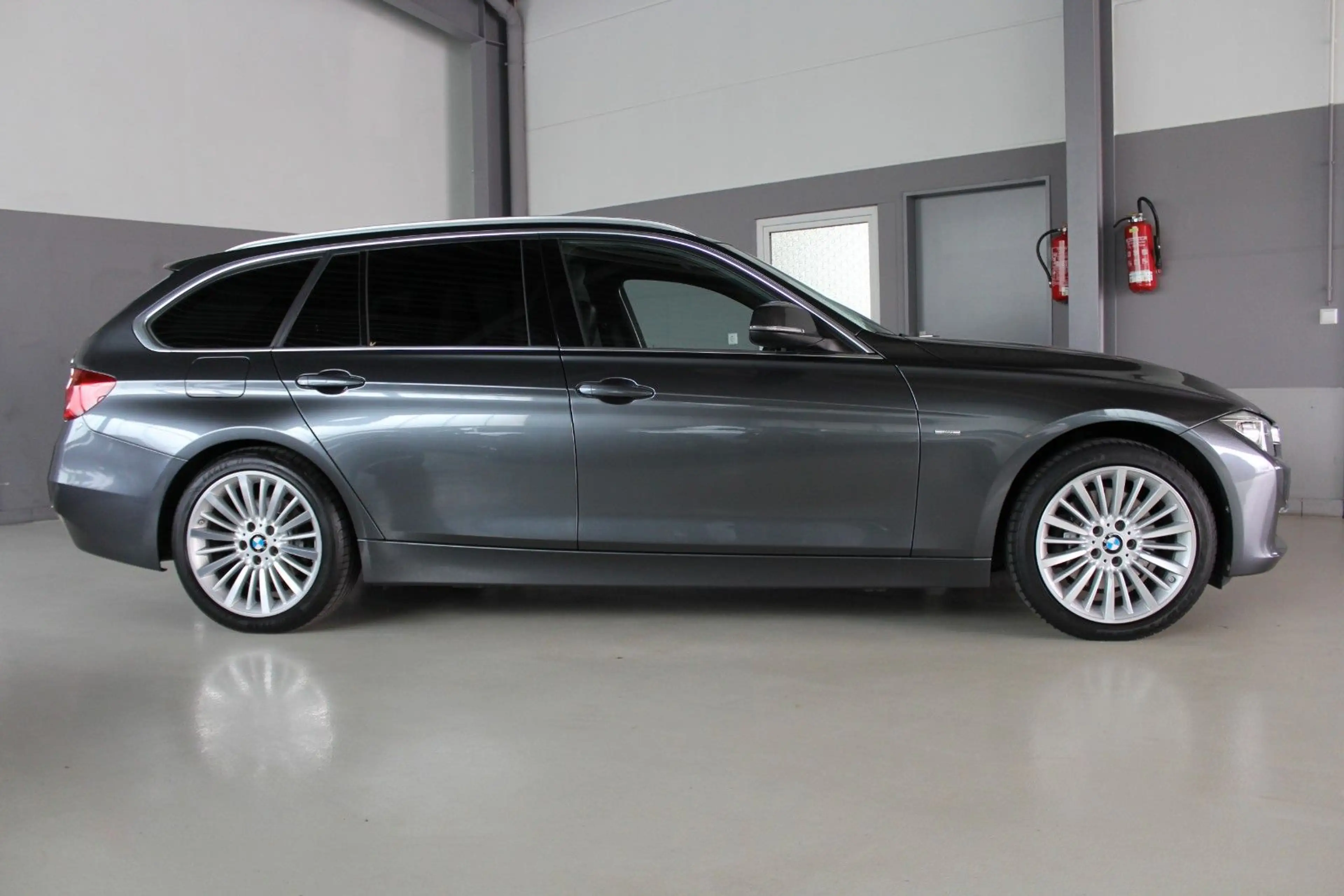 BMW 328 i Touring Luxury/Pano/DAB/Fernlichtassist. — photo 4