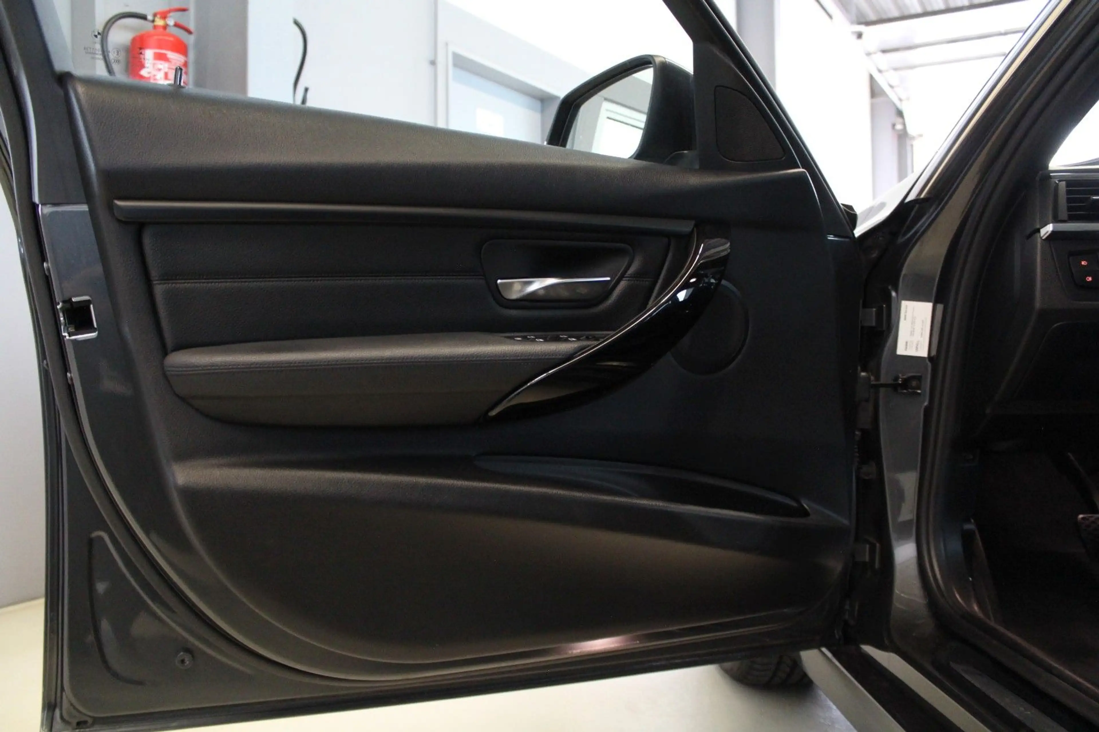 BMW 328 i Touring Luxury/Pano/DAB/Fernlichtassist. — photo 11