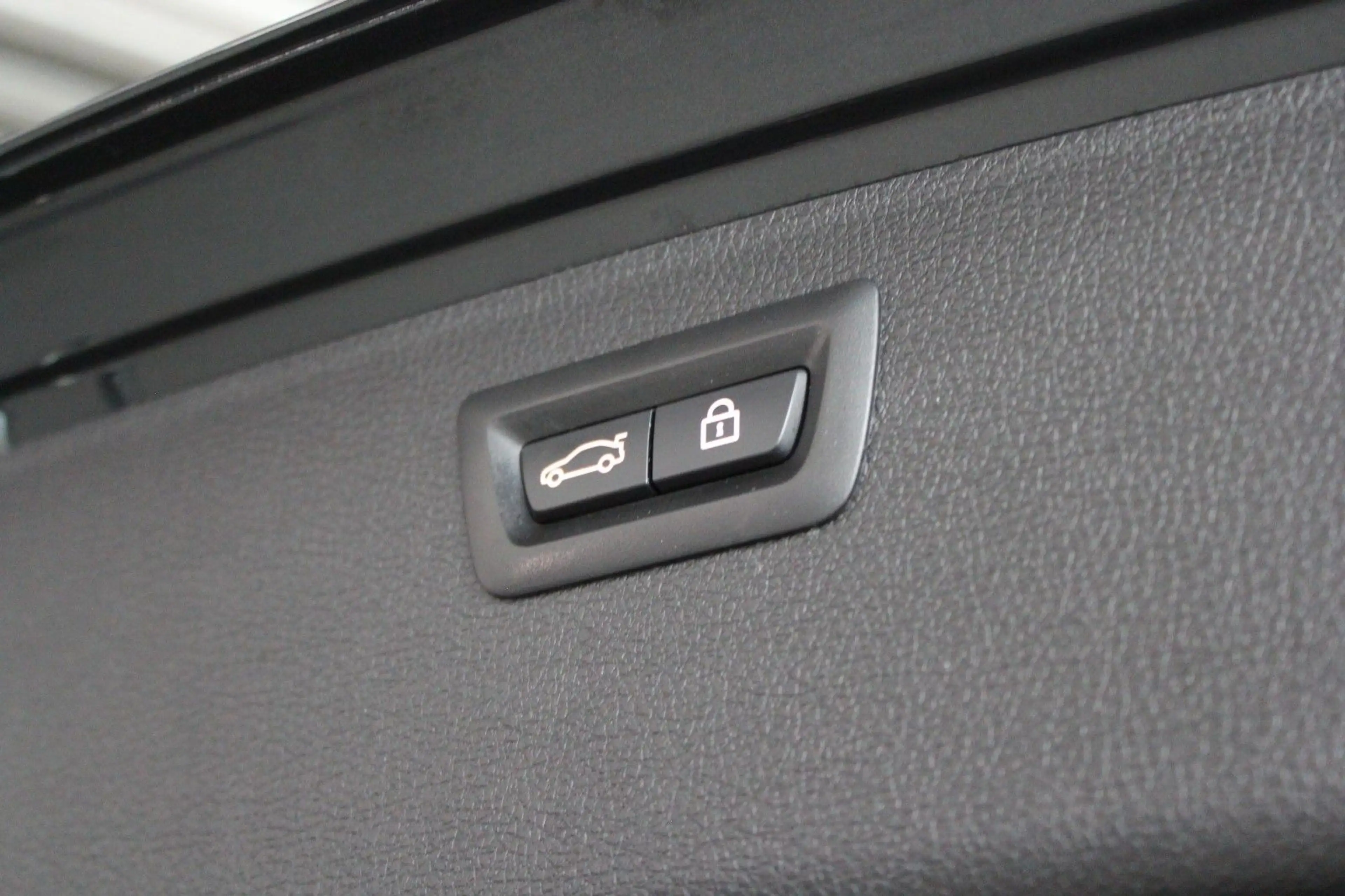 BMW 328 i Touring Luxury/Pano/DAB/Fernlichtassist. — photo 9