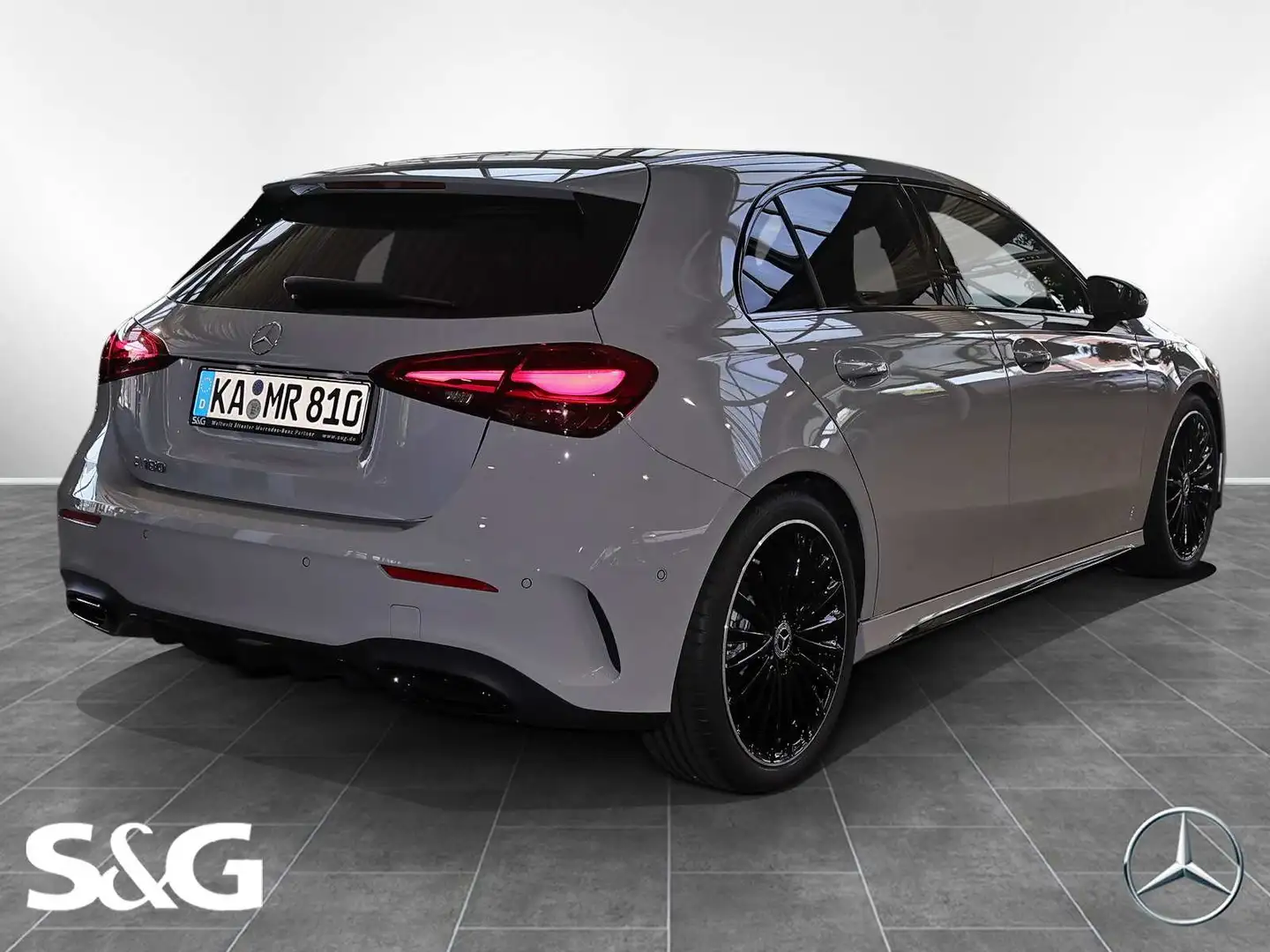 Mercedes-Benz A 180 AMG MBUX+RüKam+LED+Pano+Distro+Totwinkel Grau - 2