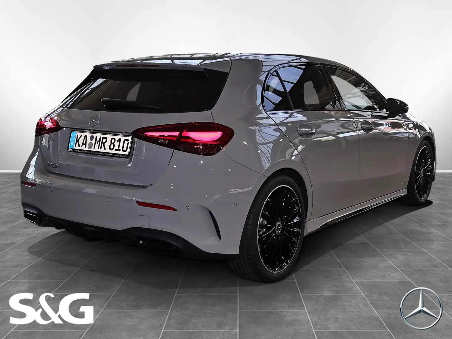 Mercedes-Benz A 180 AMG MBUX+RüKam+LED+Pano+Distro+Totwinkel Grijs - 2