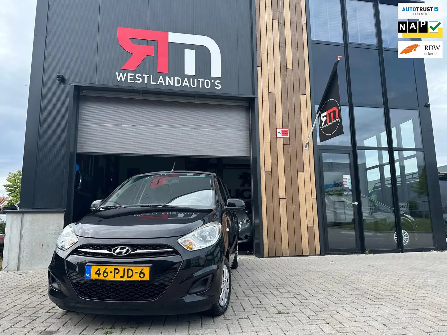 Hyundai i10 1.1 i-Drive Cool airco NAP NW APK dealer-onderhoud Schwarz - 1