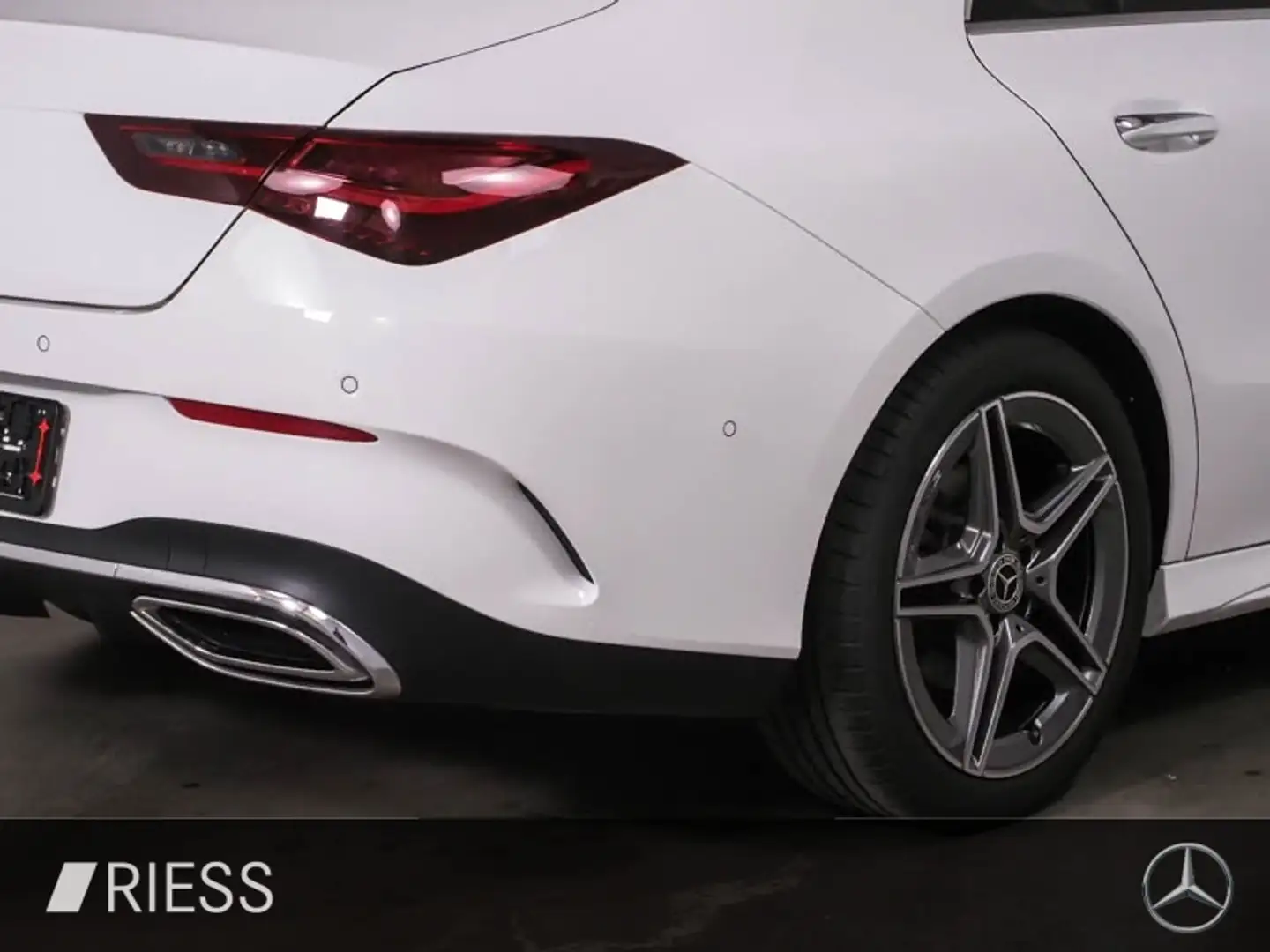 Mercedes-Benz CLA 200 Coupé AMG SPORT PANO AHK WINTERPAKET Bílá - 2