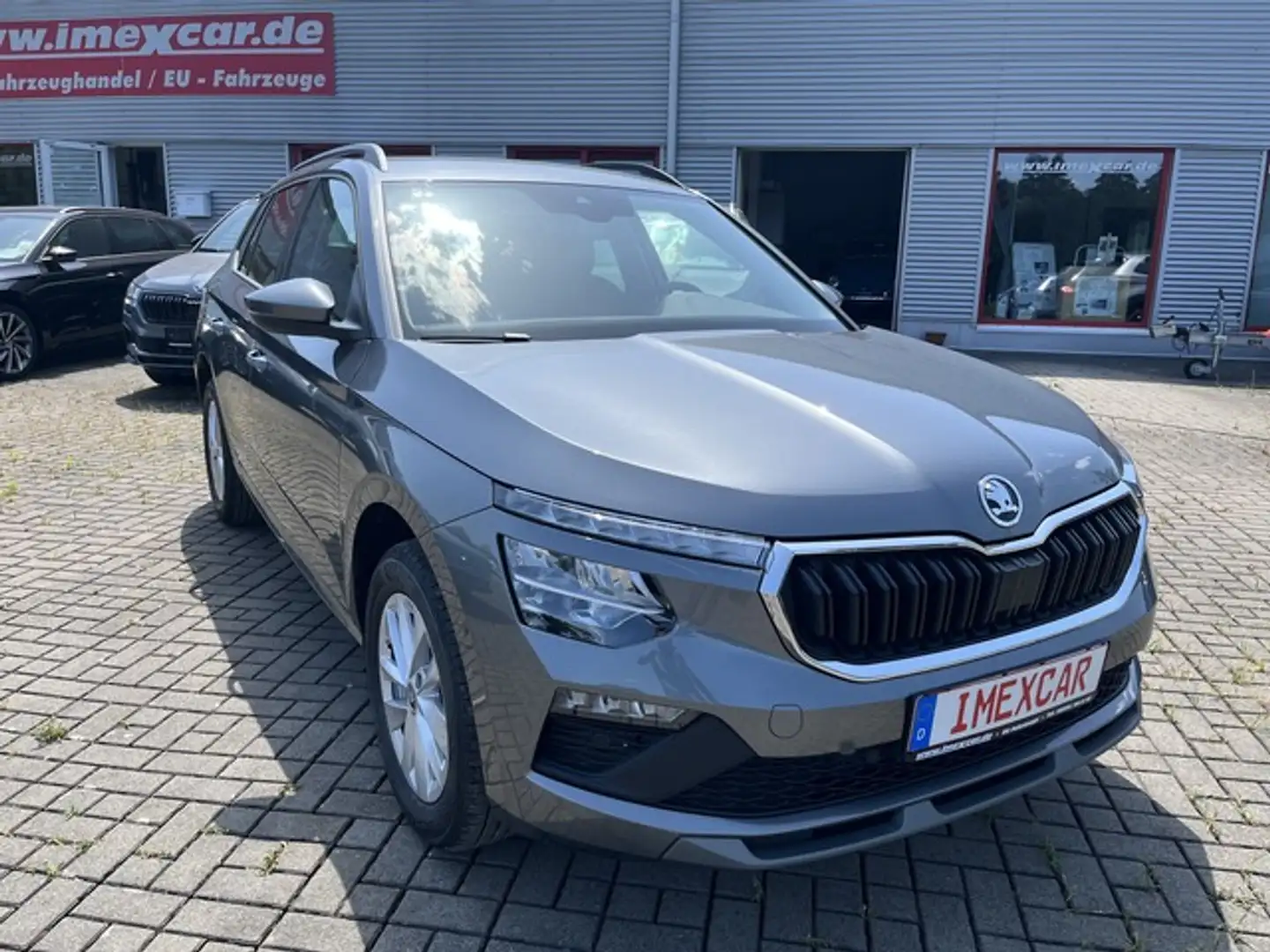 Skoda Kamiq 1,5 TSI DSG Selection + Kamera + AHK +  PDC + Klim Grau - 1