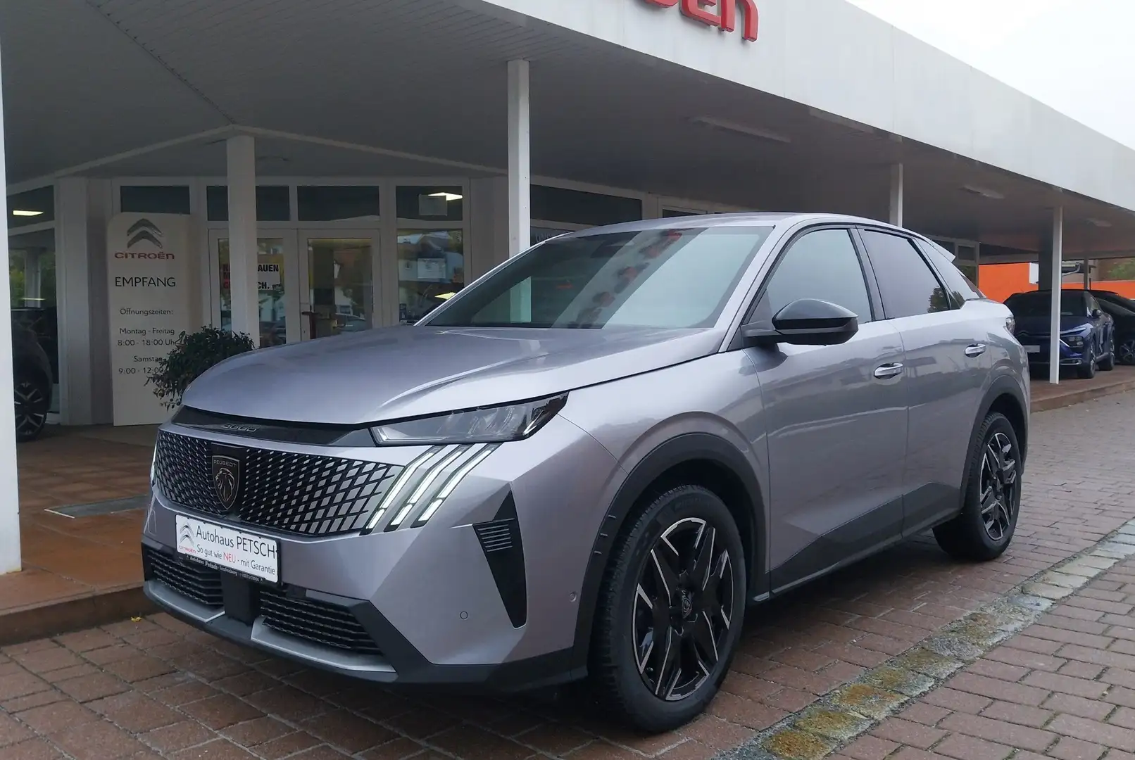 Peugeot 3008 Hybrid 136 e-DSC6 Allure *360 GRAD KAMERA, NAVI* Grau - 2