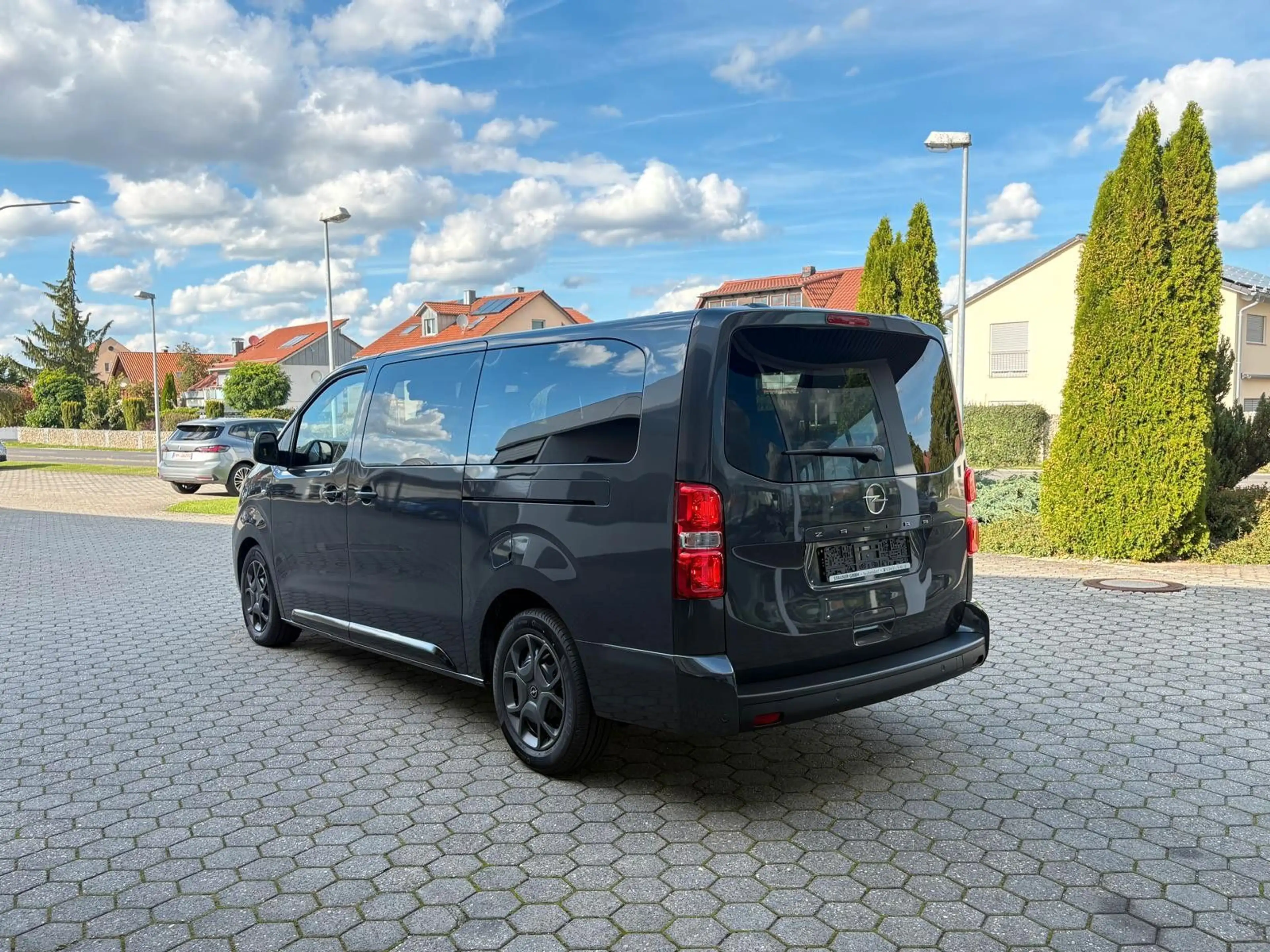 Opel Zafira Life 2.2 Business Edition XL LED TEMPOMAT — photo 4