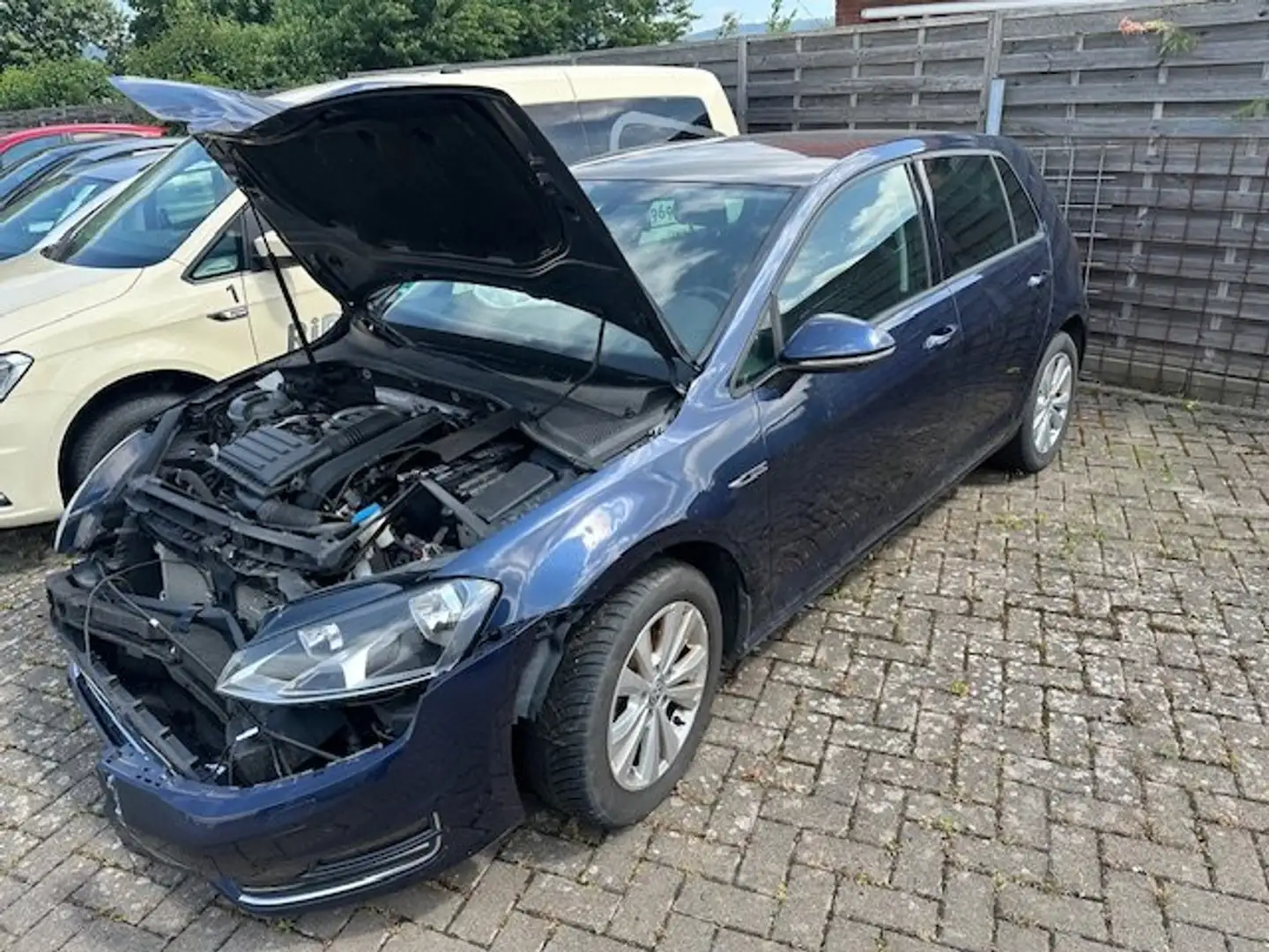 Volkswagen Golf Lounge BMT Blauw - 1