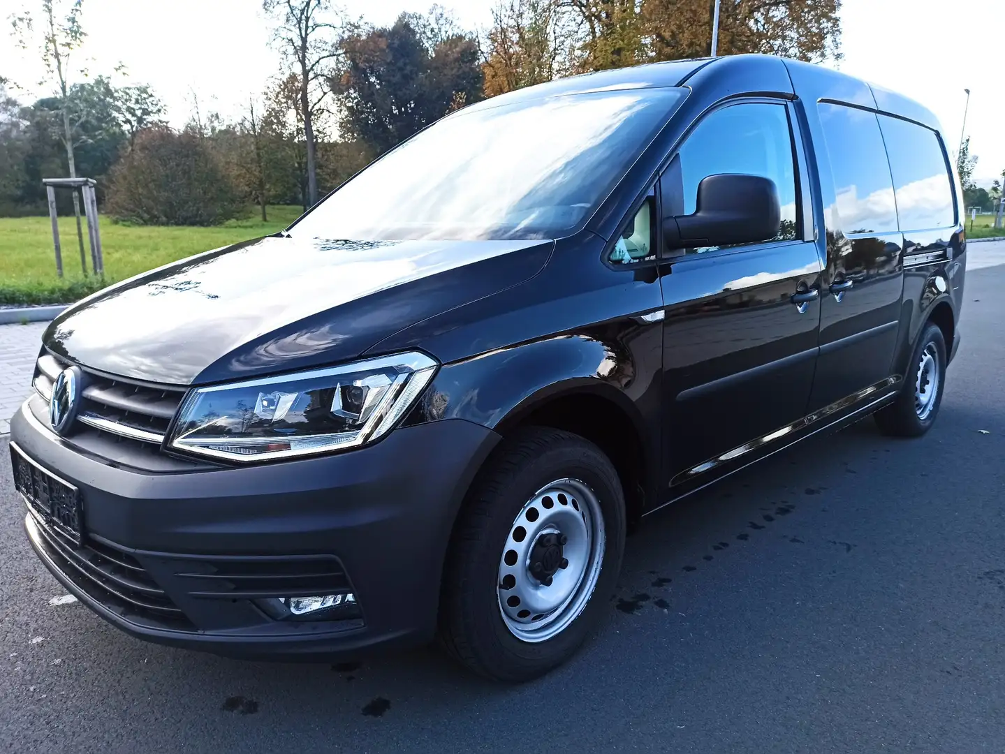 Volkswagen Caddy 2,0 TDI Maxi Kasten XENON LED NAVI SHZG PDC Tempo Schwarz - 1