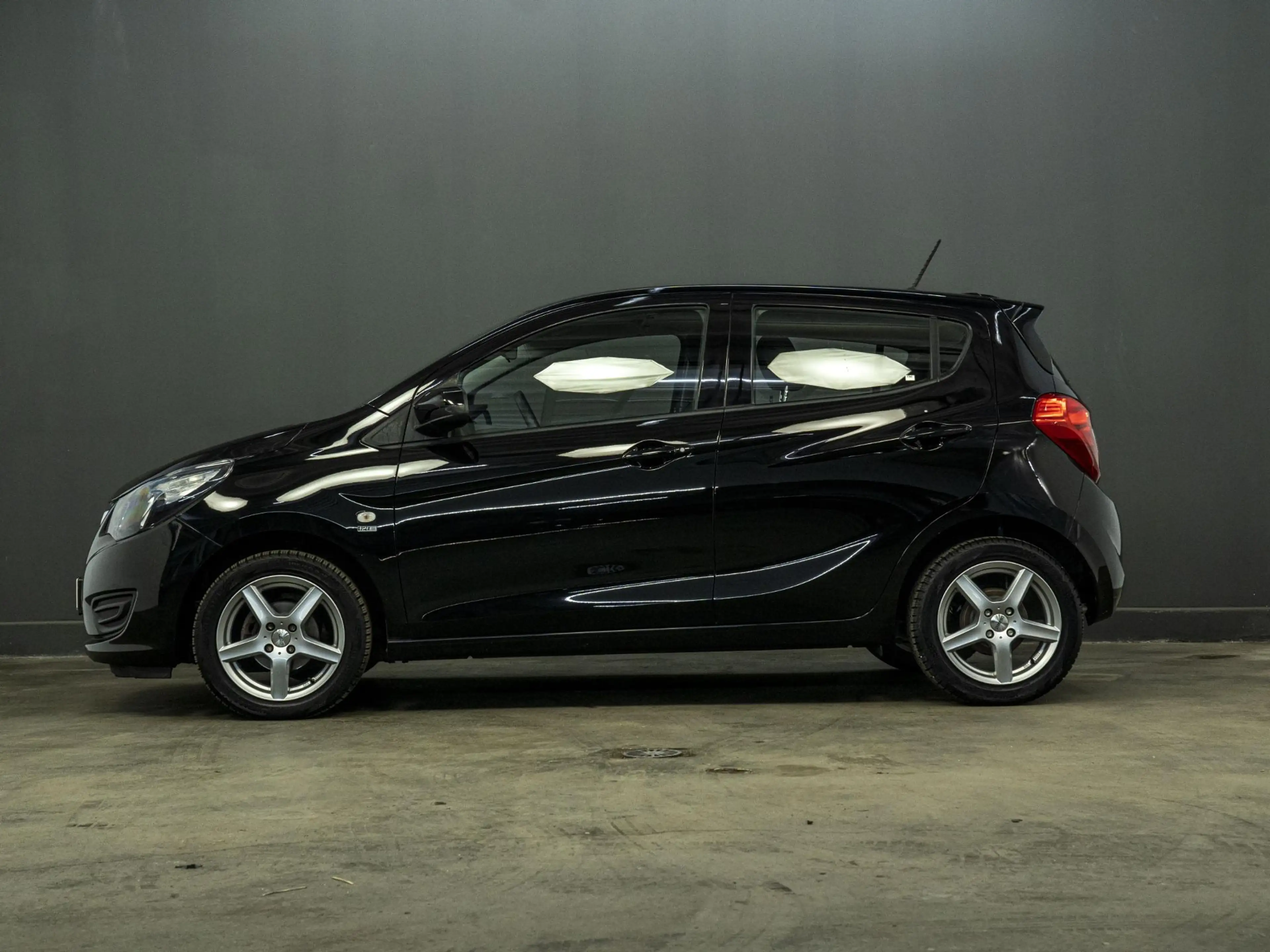Opel Karl 1.0 ecoFLEX 120 Jaar Edition — photo 15