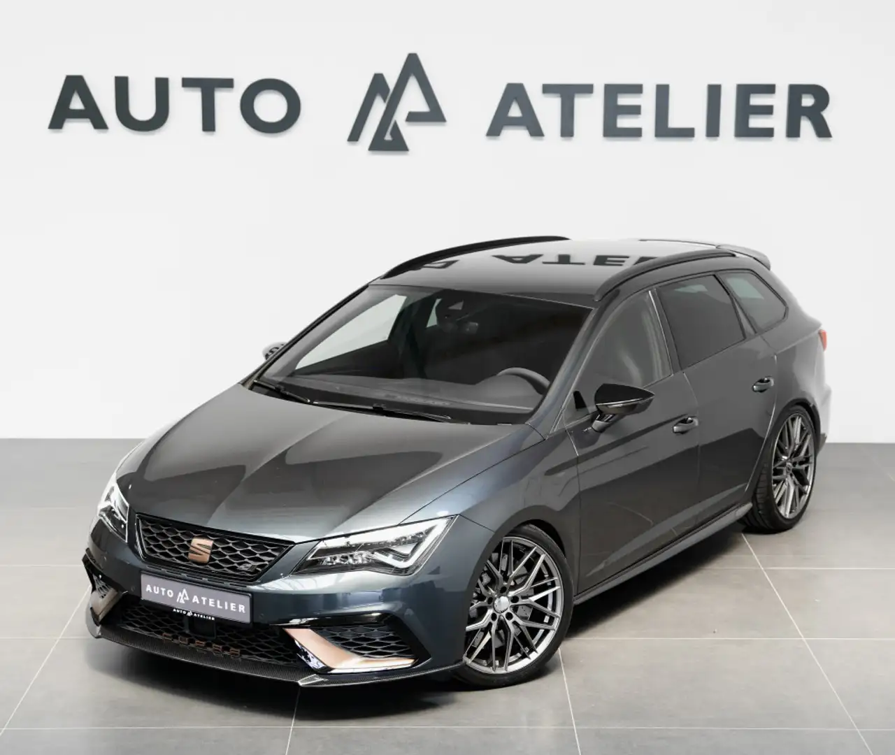 SEAT Leon Cupra R ST*2.HD*R.KAM*SCHALE*VIRTUAL*ACC* Grijs - 1