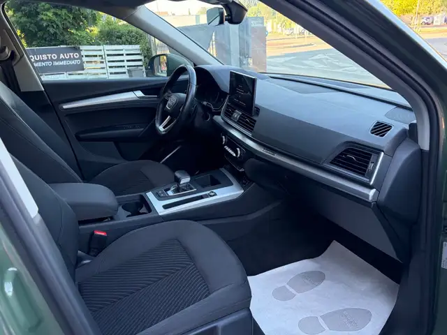 Audi Q5 view 10