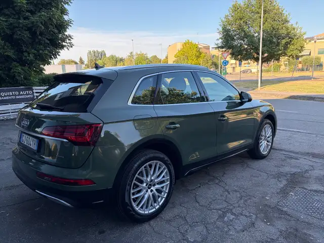 Audi Q5 view 4