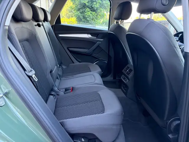 Audi Q5 view 11