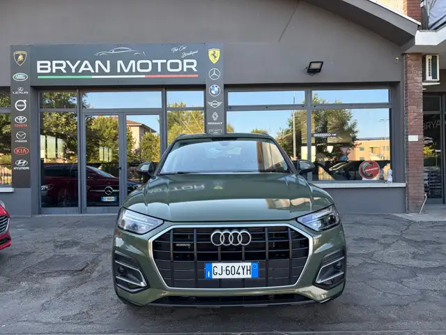 Audi Q5 view 2