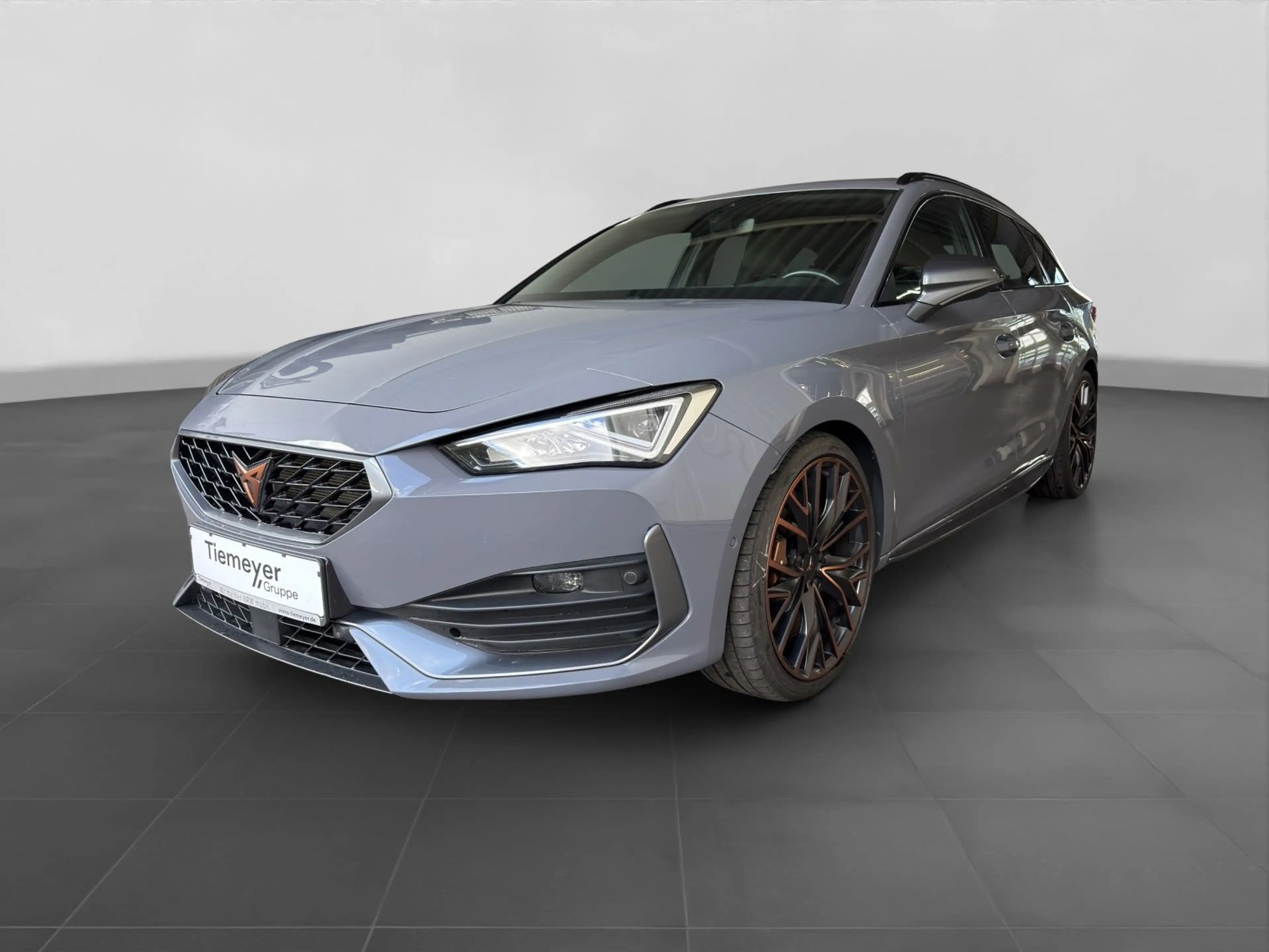 CUPRA Leon Sportstourer 2.0 TSI DSG 4D VZ PANO KAMERA — photo 2