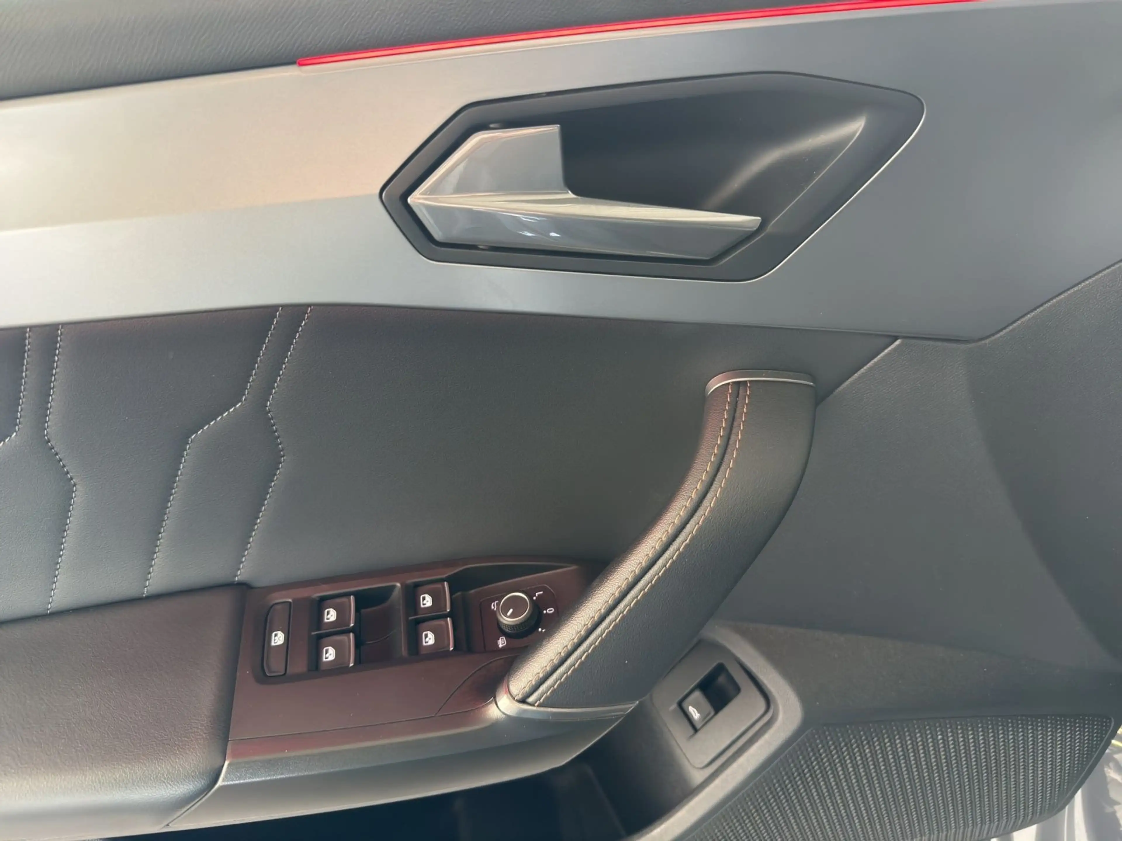 CUPRA Leon Sportstourer 2.0 TSI DSG 4D VZ PANO KAMERA — photo 8