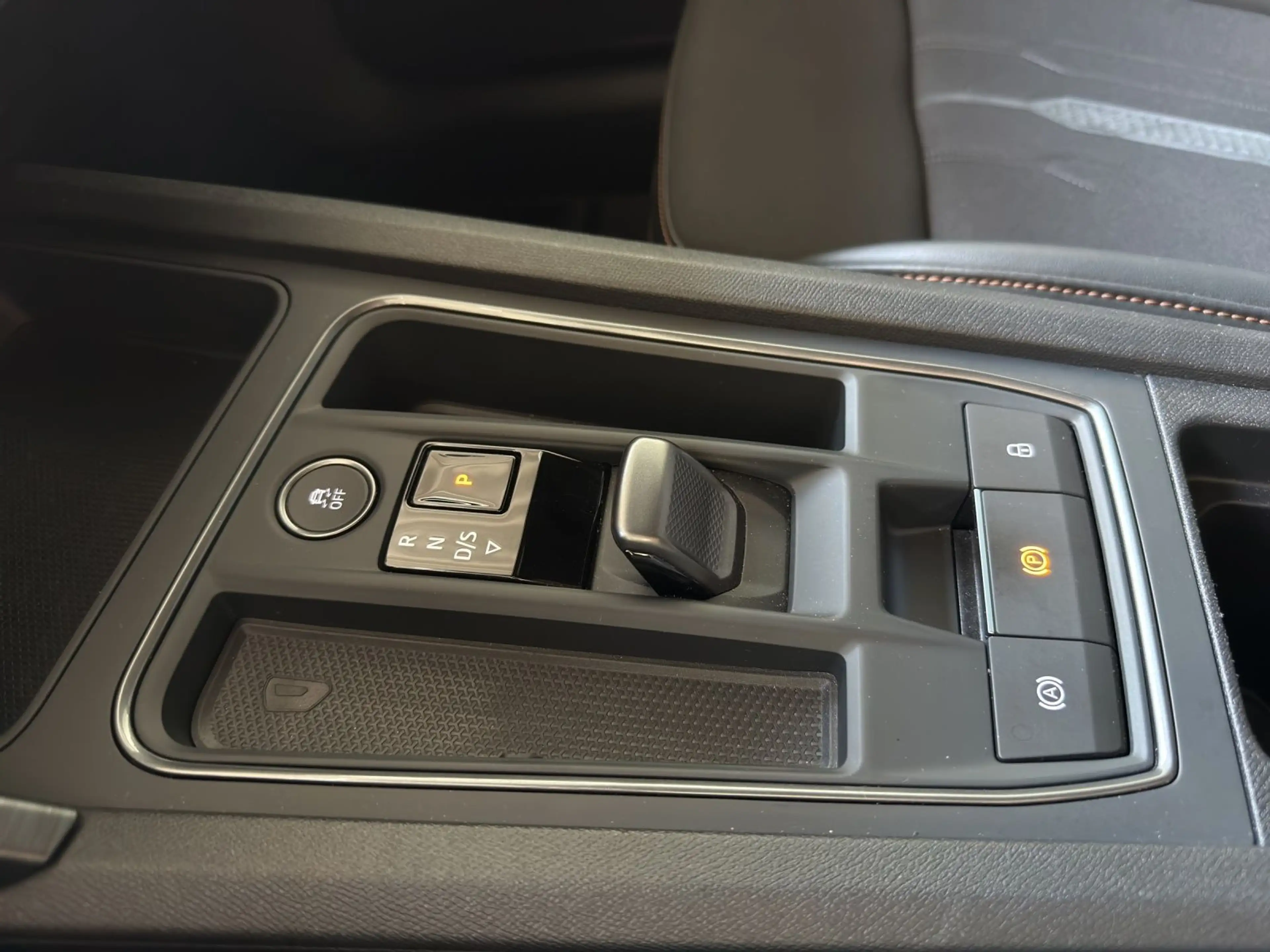 CUPRA Leon Sportstourer 2.0 TSI DSG 4D VZ PANO KAMERA — photo 11