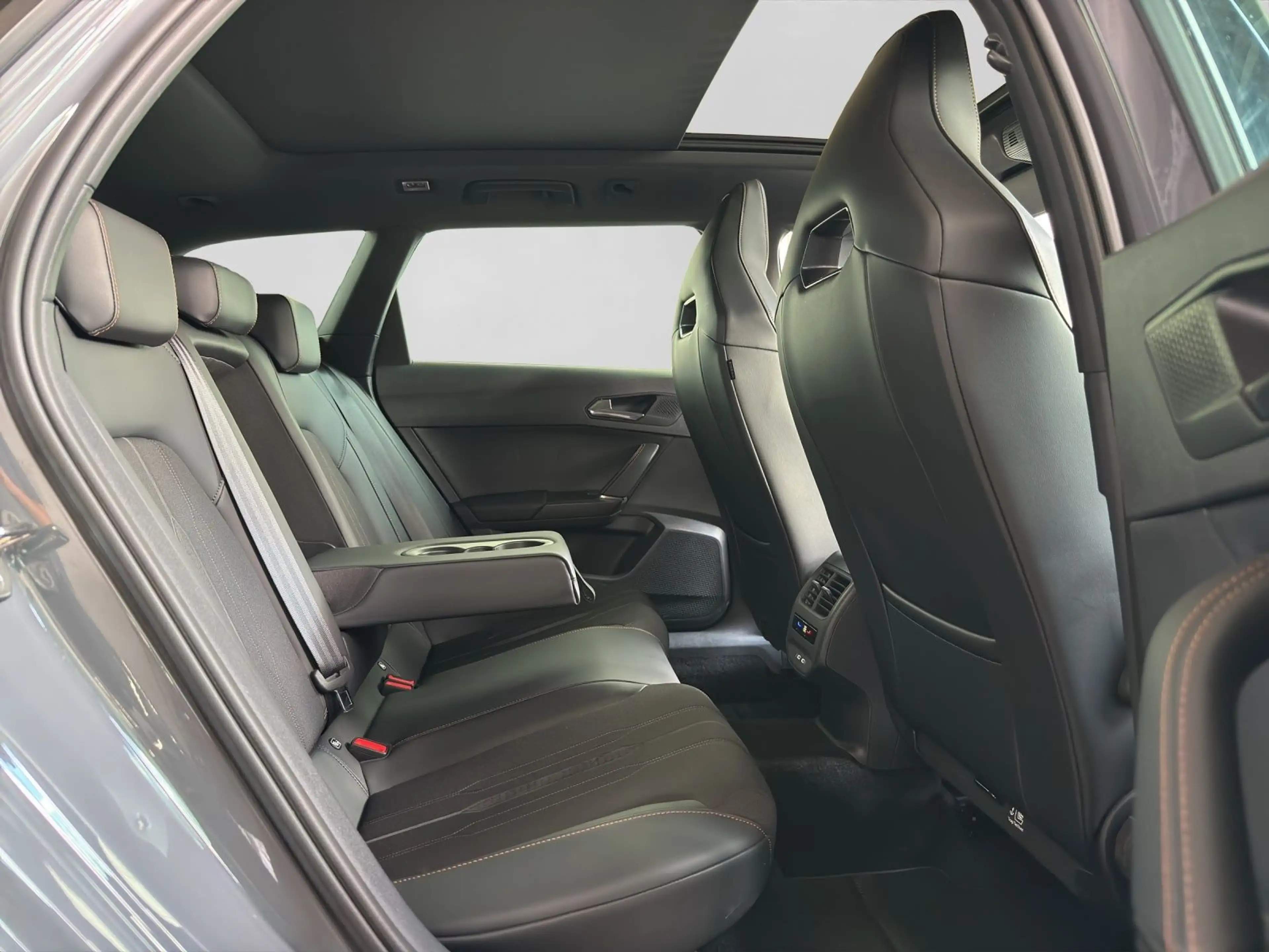 CUPRA Leon Sportstourer 2.0 TSI DSG 4D VZ PANO KAMERA — photo 6