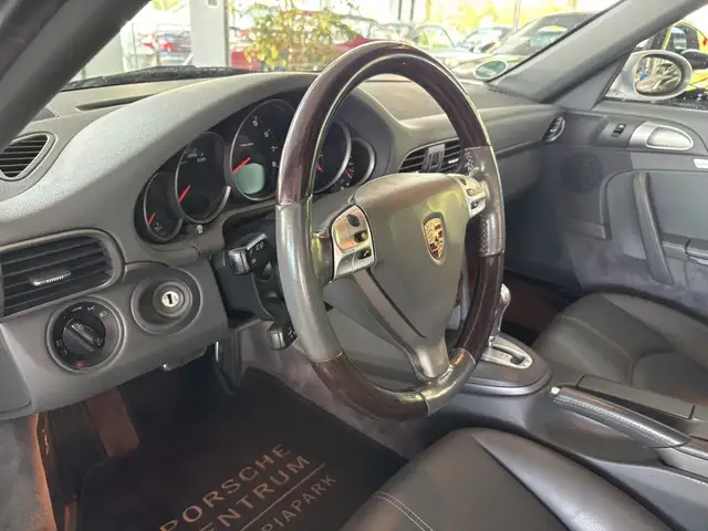 Porsche 911 view 14