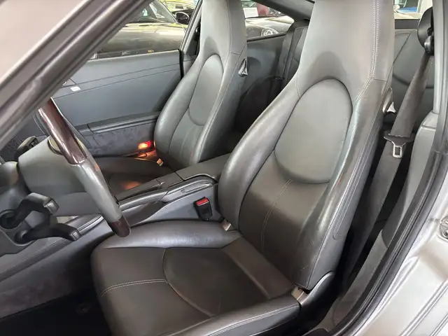 Porsche 911 view 12