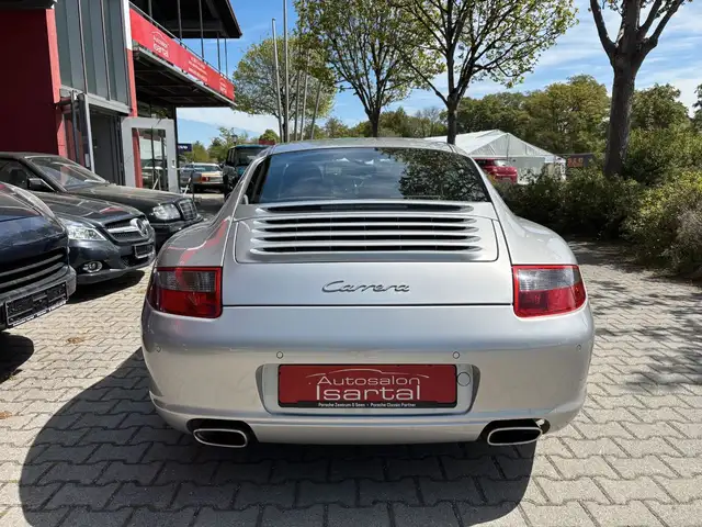 Porsche 911 view 6