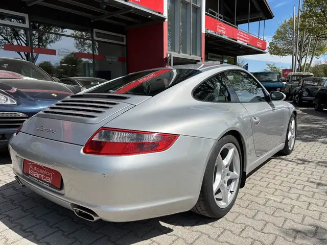 Porsche 911 view 5