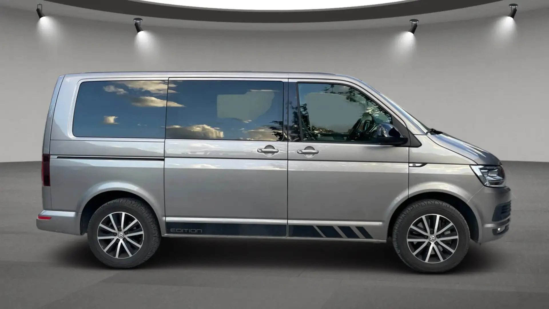 Volkswagen T6 Multivan Multivan Edition 4Motion Beige - 2