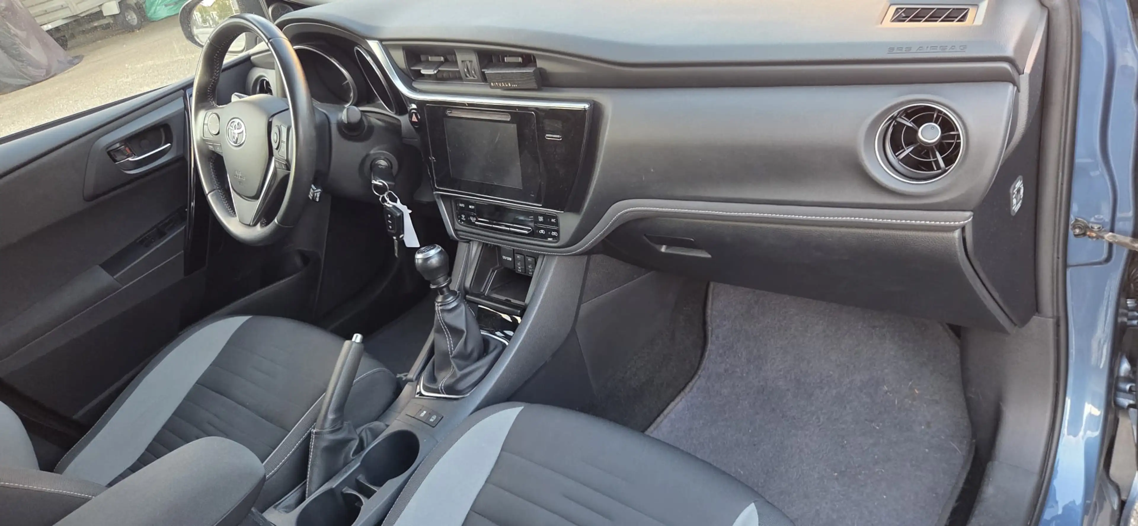 Toyota Auris Edition-S — photo 14