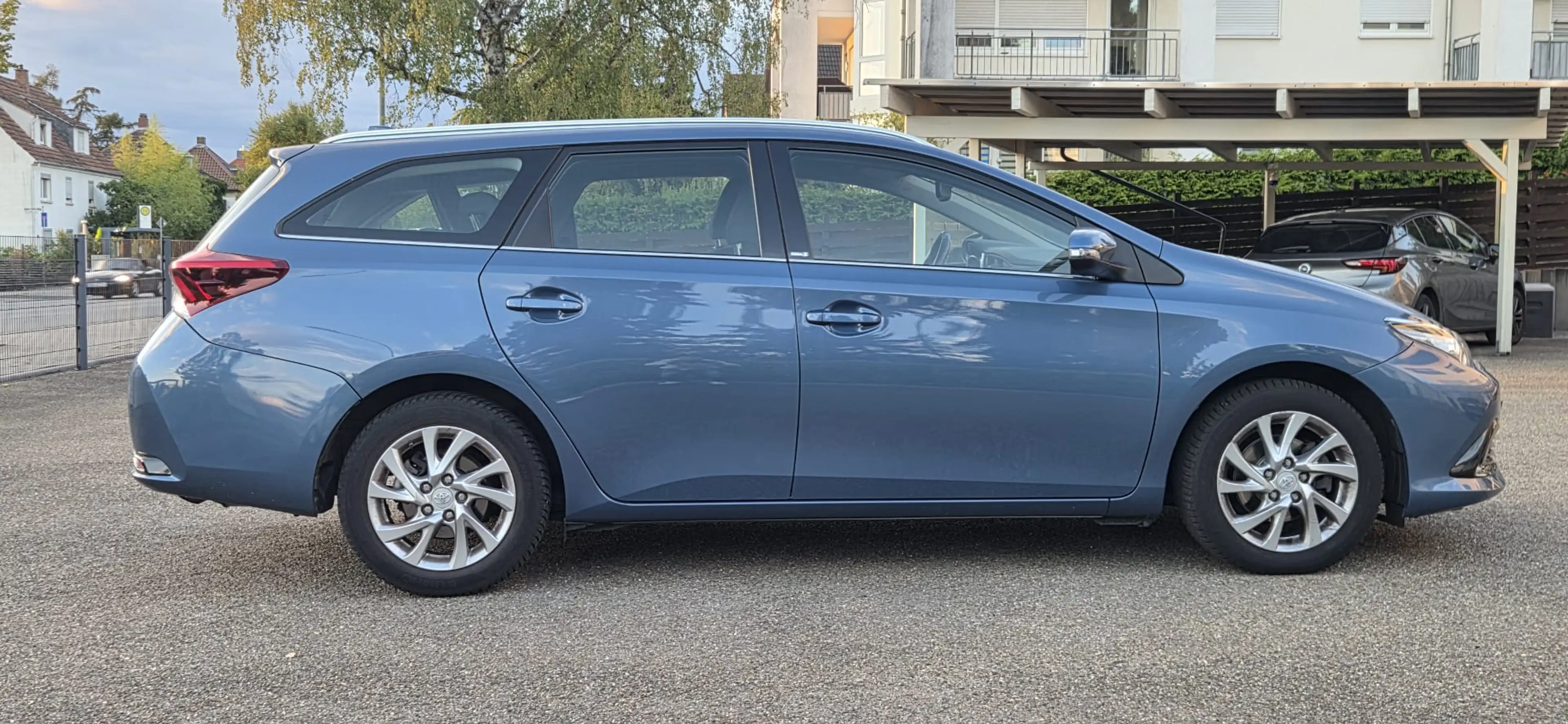 Toyota Auris Edition-S — photo 4