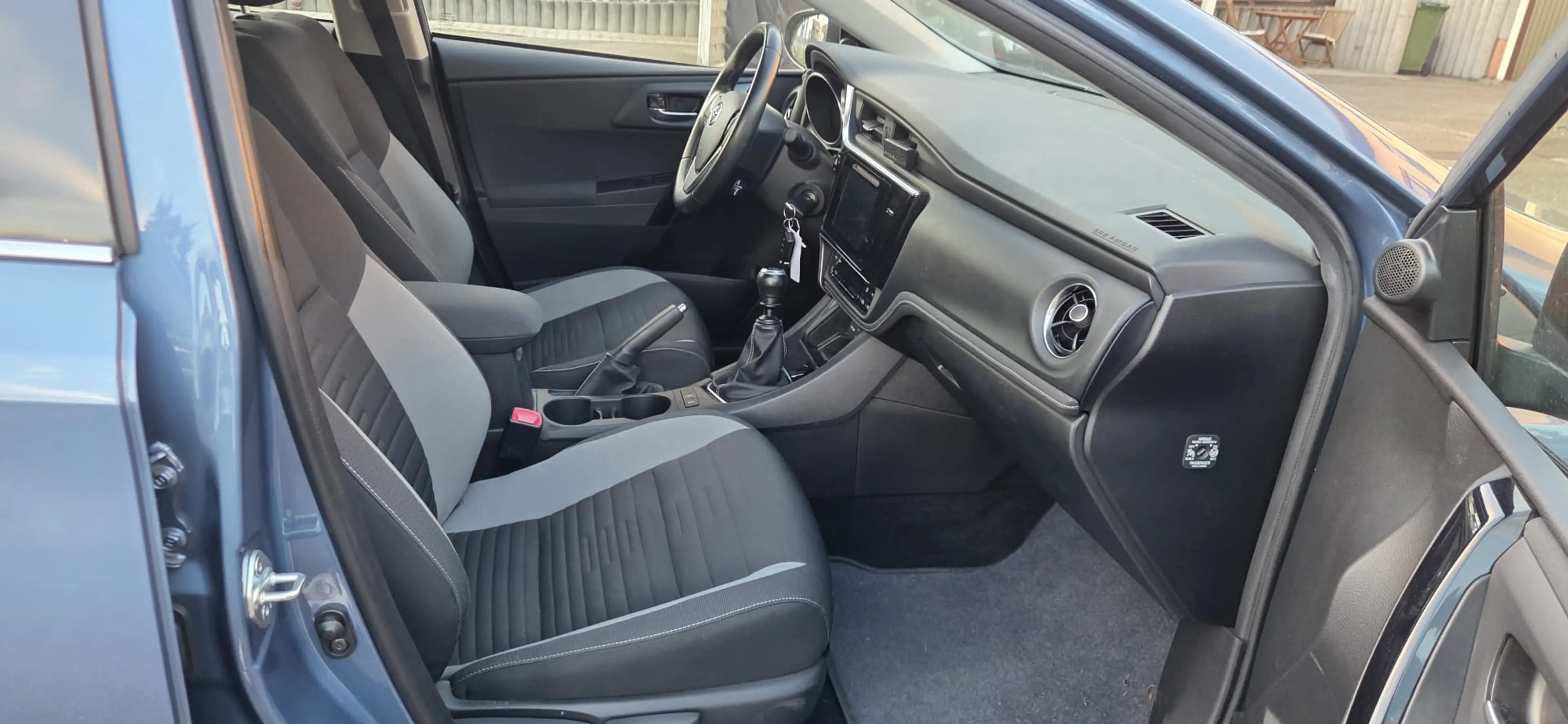 Toyota Auris Edition-S — photo 15