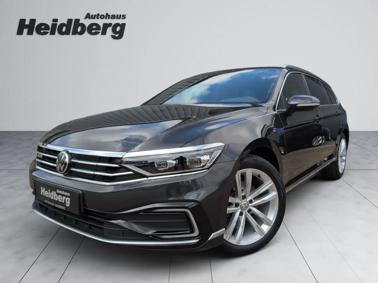 Volkswagen Passat Variant Plug-In-Hybrid GTE Matrix-IQ-Matrix Standhzg AHK-s Gris - 1