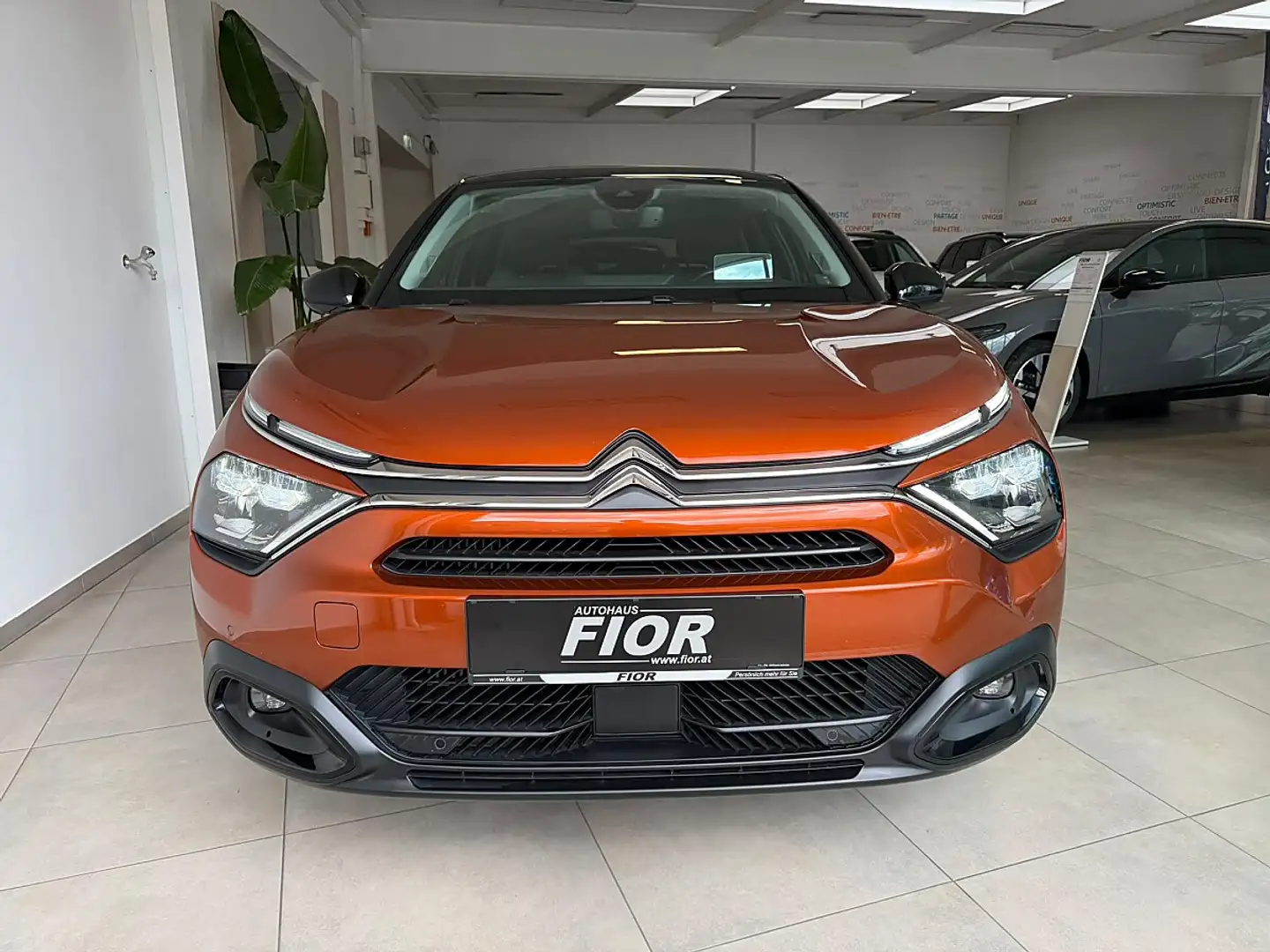 Citroen C4 PureTech 130 S&S Shine (G2939) Orange - 2