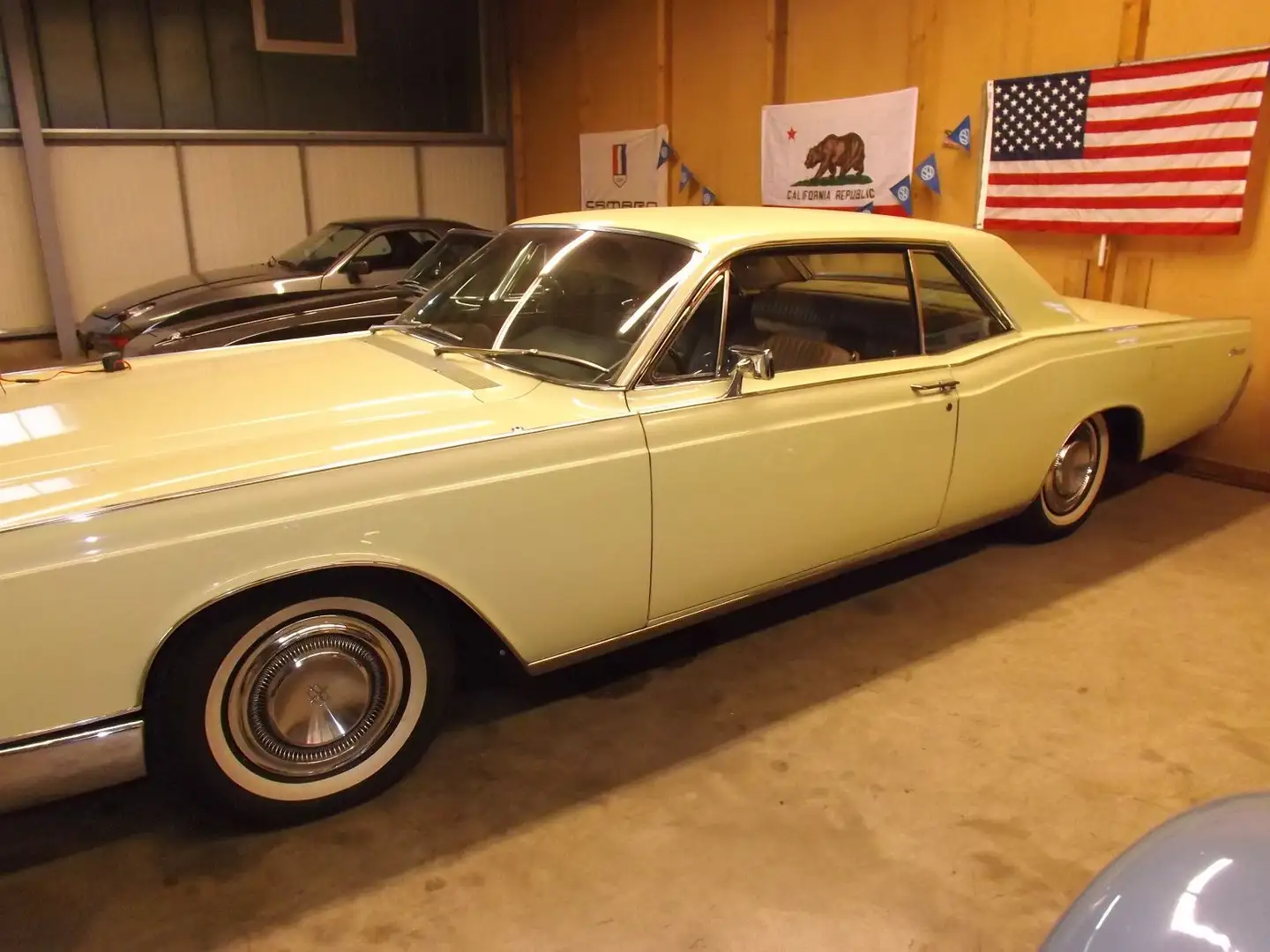 Lincoln Continental Coupe Galben - 2