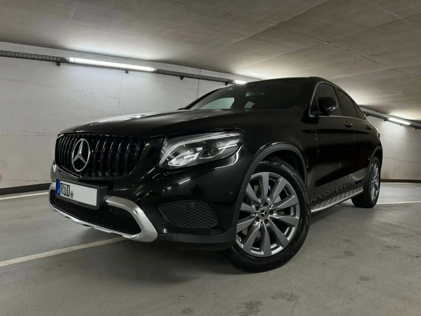 Mercedes-Benz GLC 250 d Coupé |4Matic|LED|Leder|Keyless| Zwart - 1