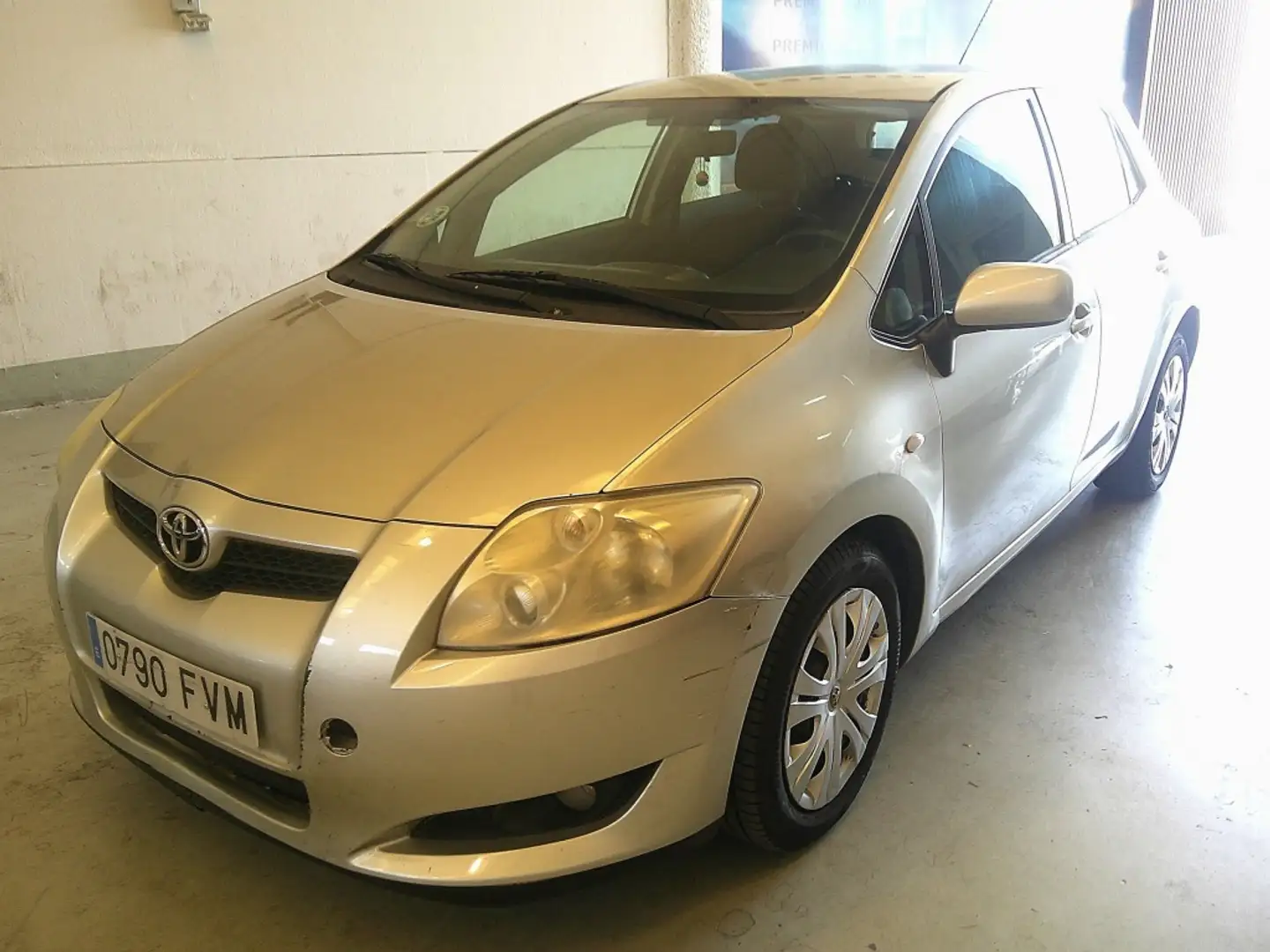 Toyota Auris 2.0D-4D Sol Gris - 1