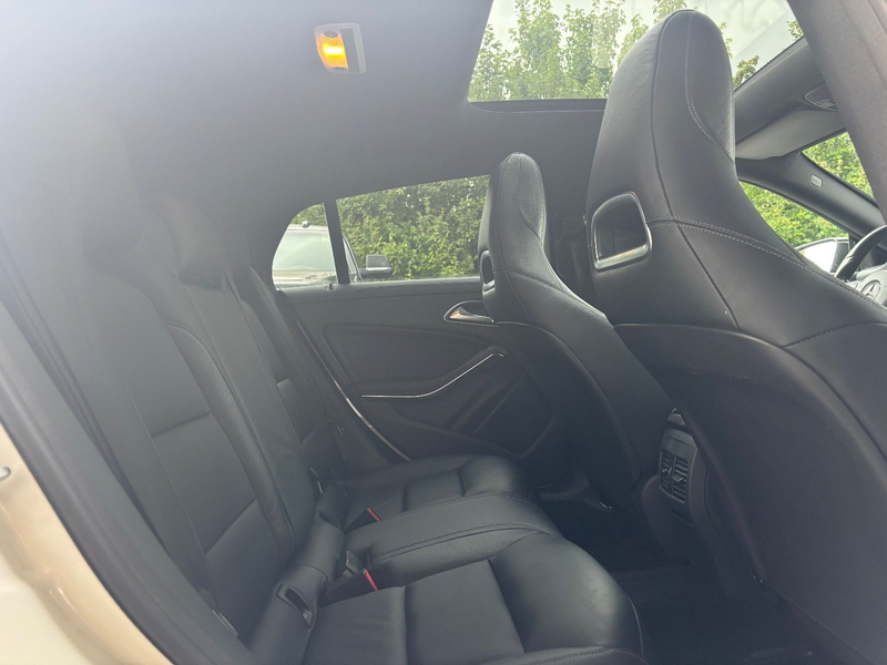 Mercedes-Benz CLA 250 Pano R-Cam Navi Leder — photo 11