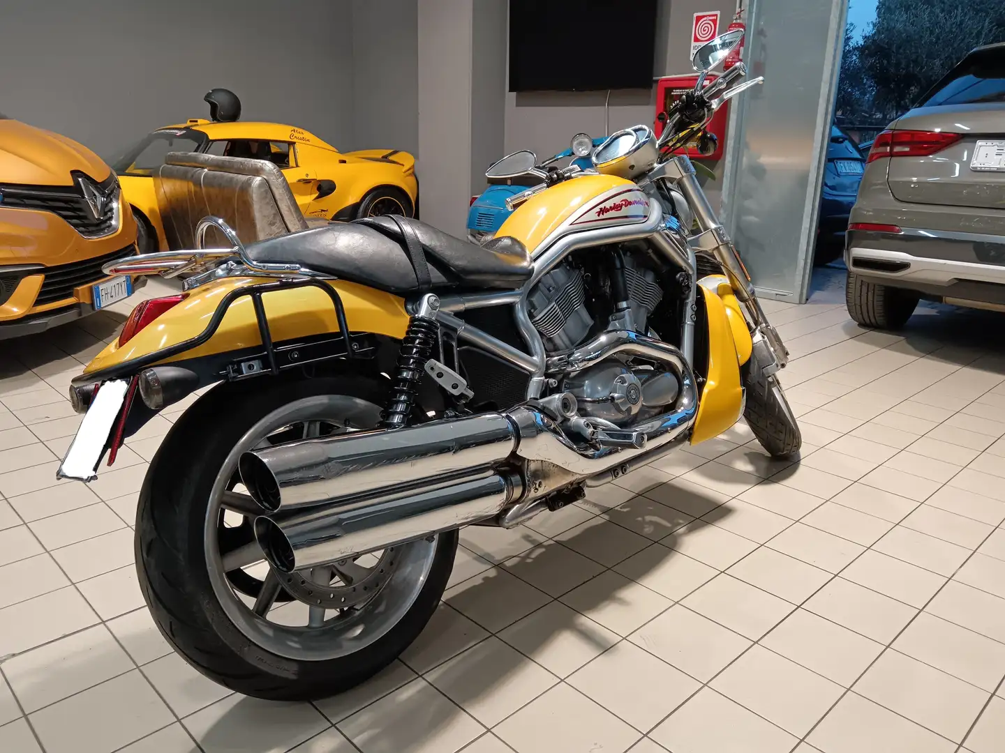 Harley-Davidson V-Rod žuta - 1