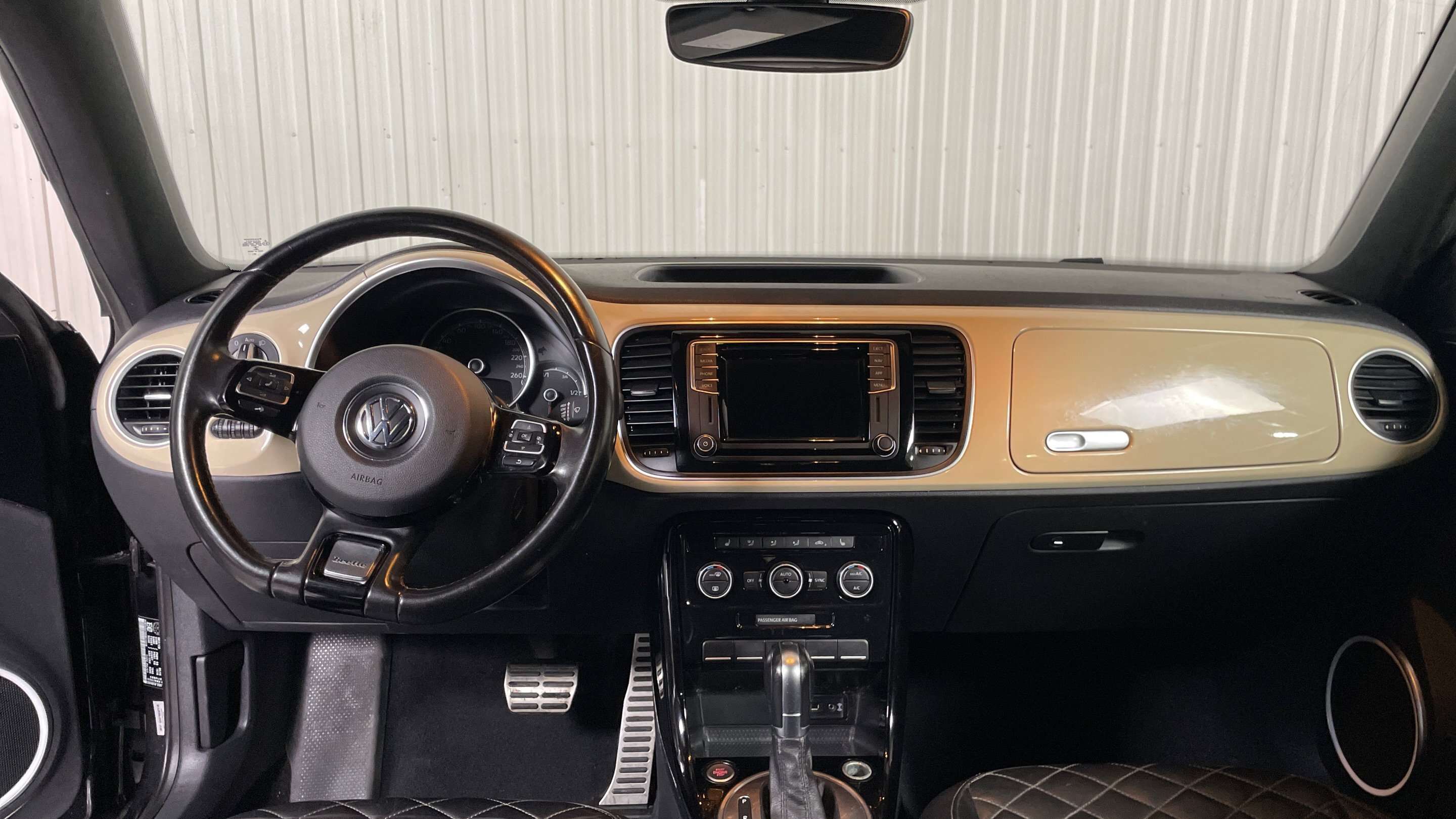 2019 Volkswagen Beetle Wolfburg Mags Cuir Sièges Chauffants — снимка 1