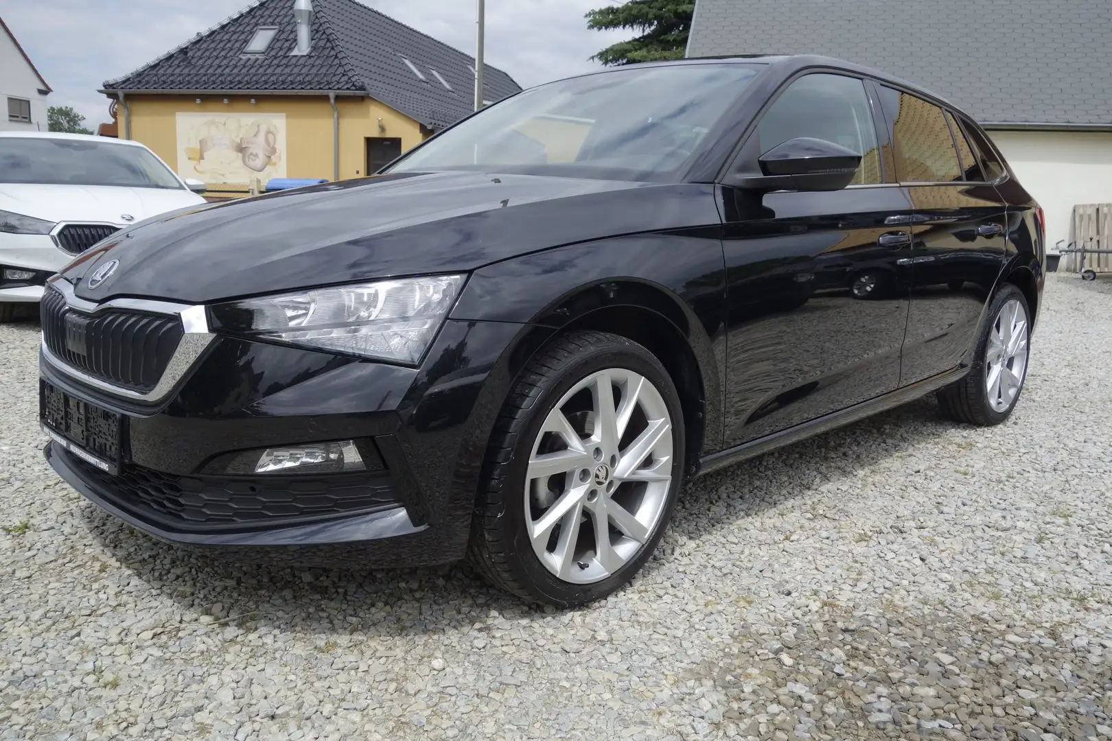 Skoda Scala Style Amundsen / Leder / LED / ele.Sitze Schwarz - 2