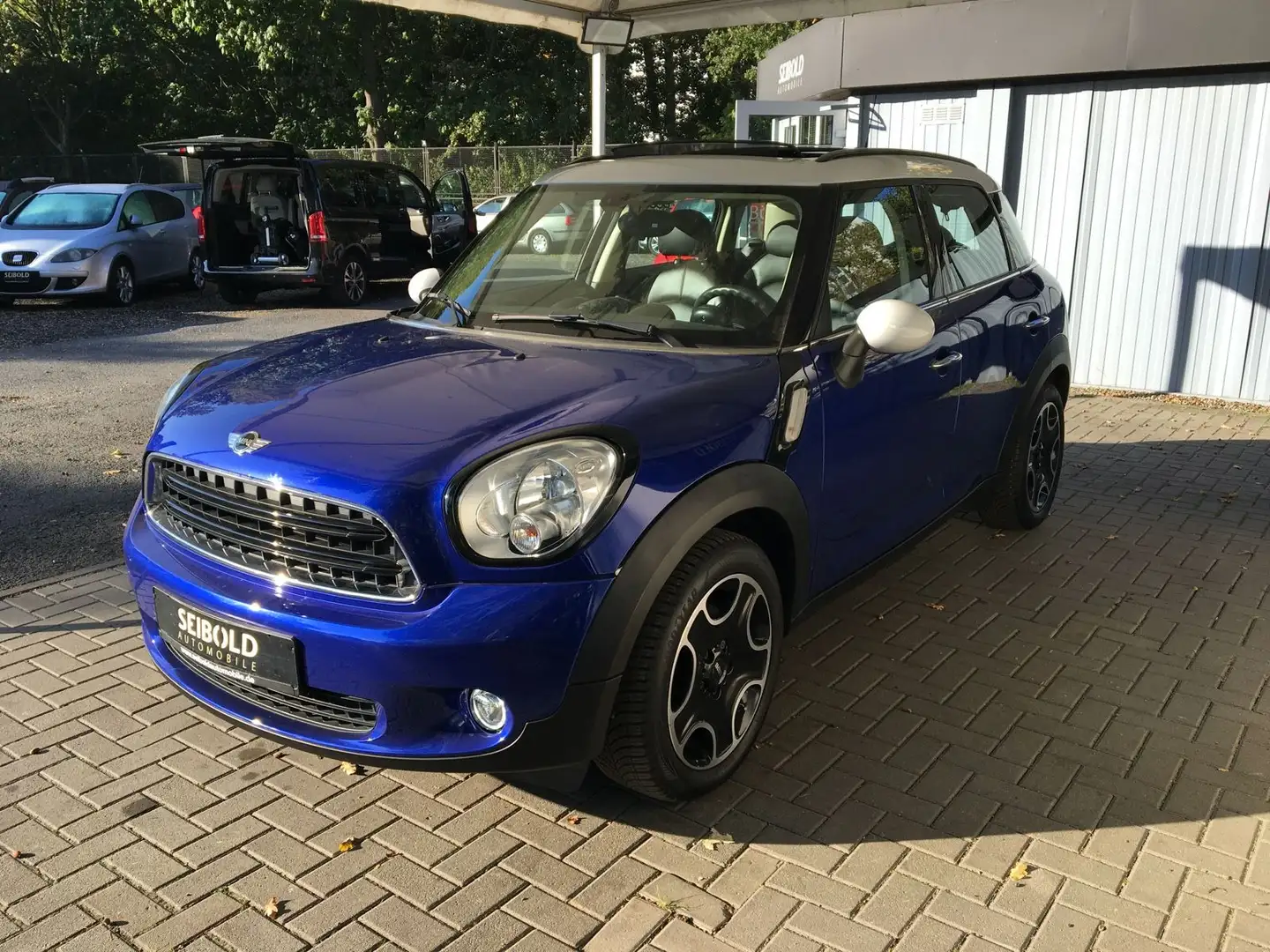 MINI Cooper 1.6 Countrym.Cooper/Autom/Navi/Leder/Pano Blau - 1