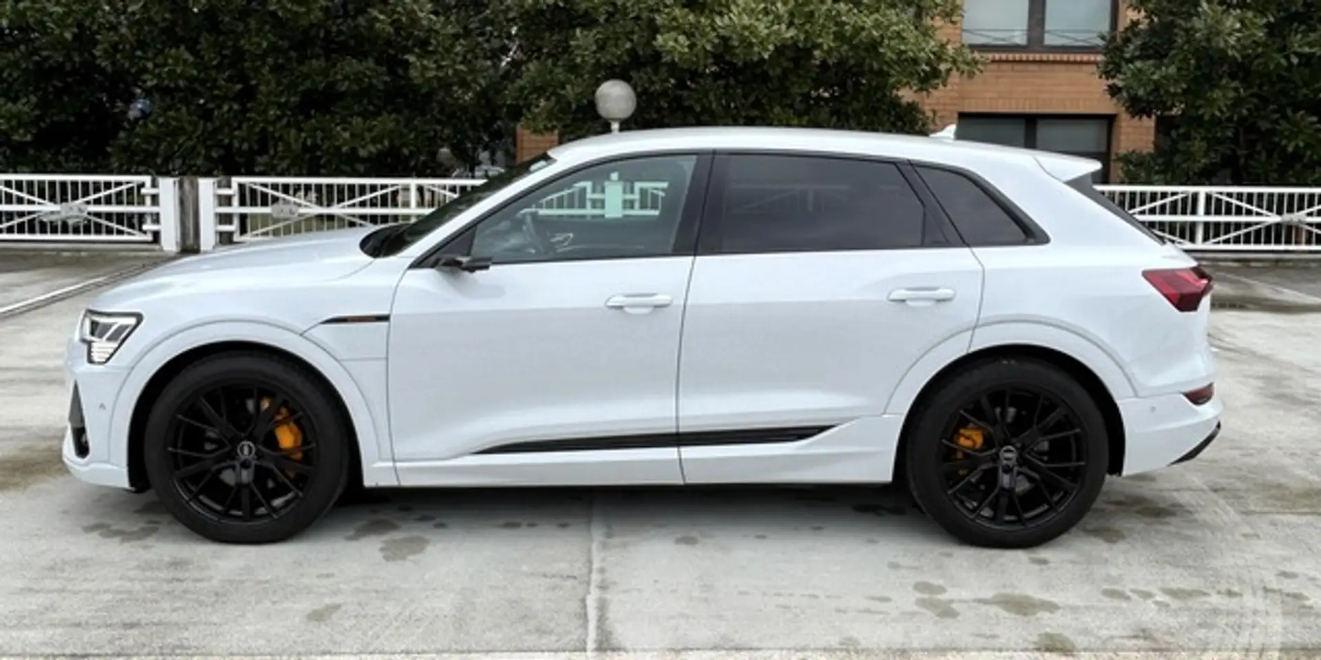 Audi e-tron 55 quattro S line Black Edition NP: 113T¤ Weiß - 2