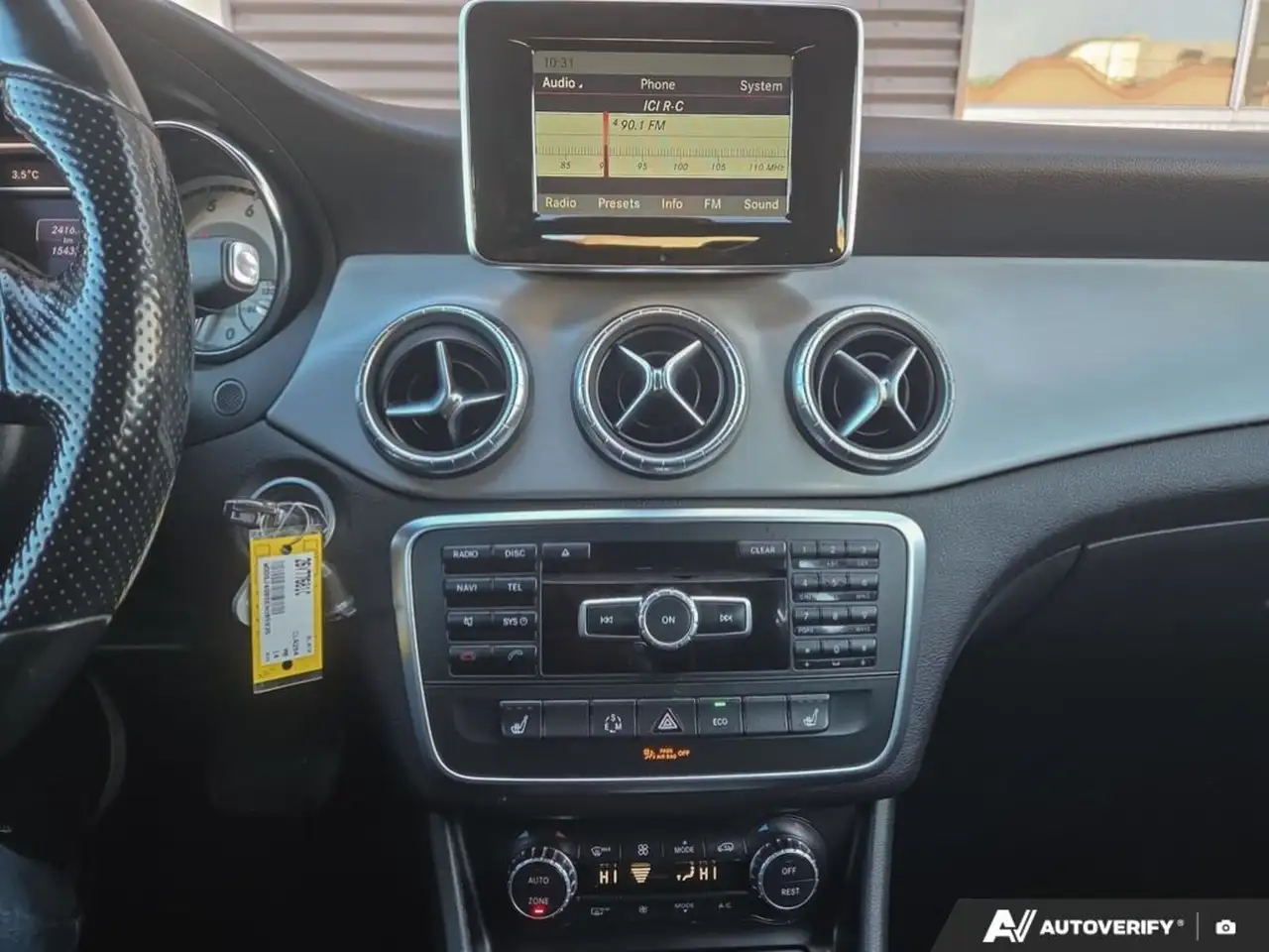 Mercedes-Benz CLA снимка Mercedes-Benz CLA