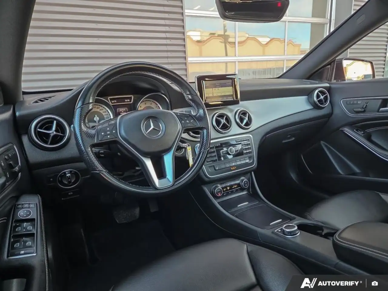 Mercedes-Benz CLA снимка Mercedes-Benz CLA
