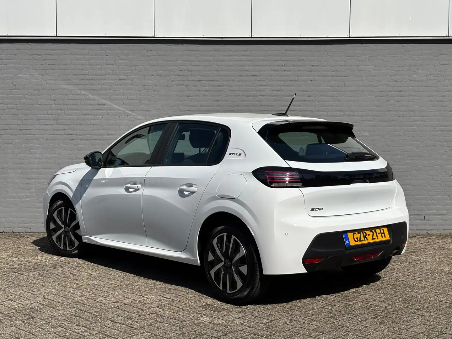 Peugeot 208 1.2 PureTech 75 Style | Navi | Apple Carplay | Par Wit - 2