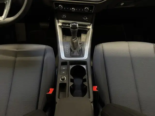 Audi Q3 view 13