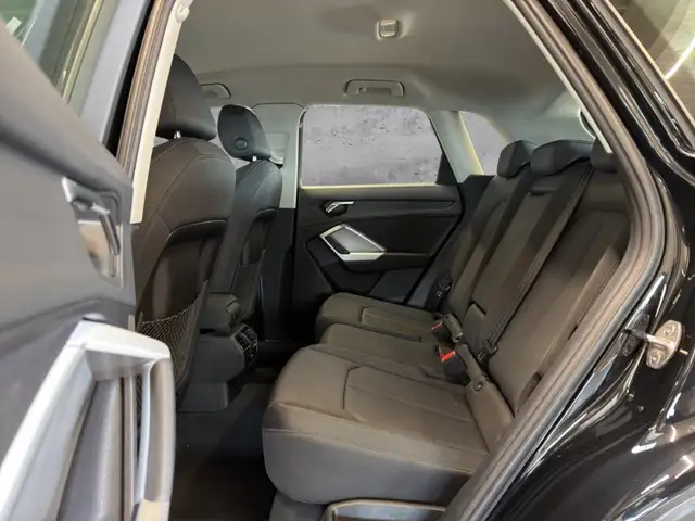 Audi Q3 view 10